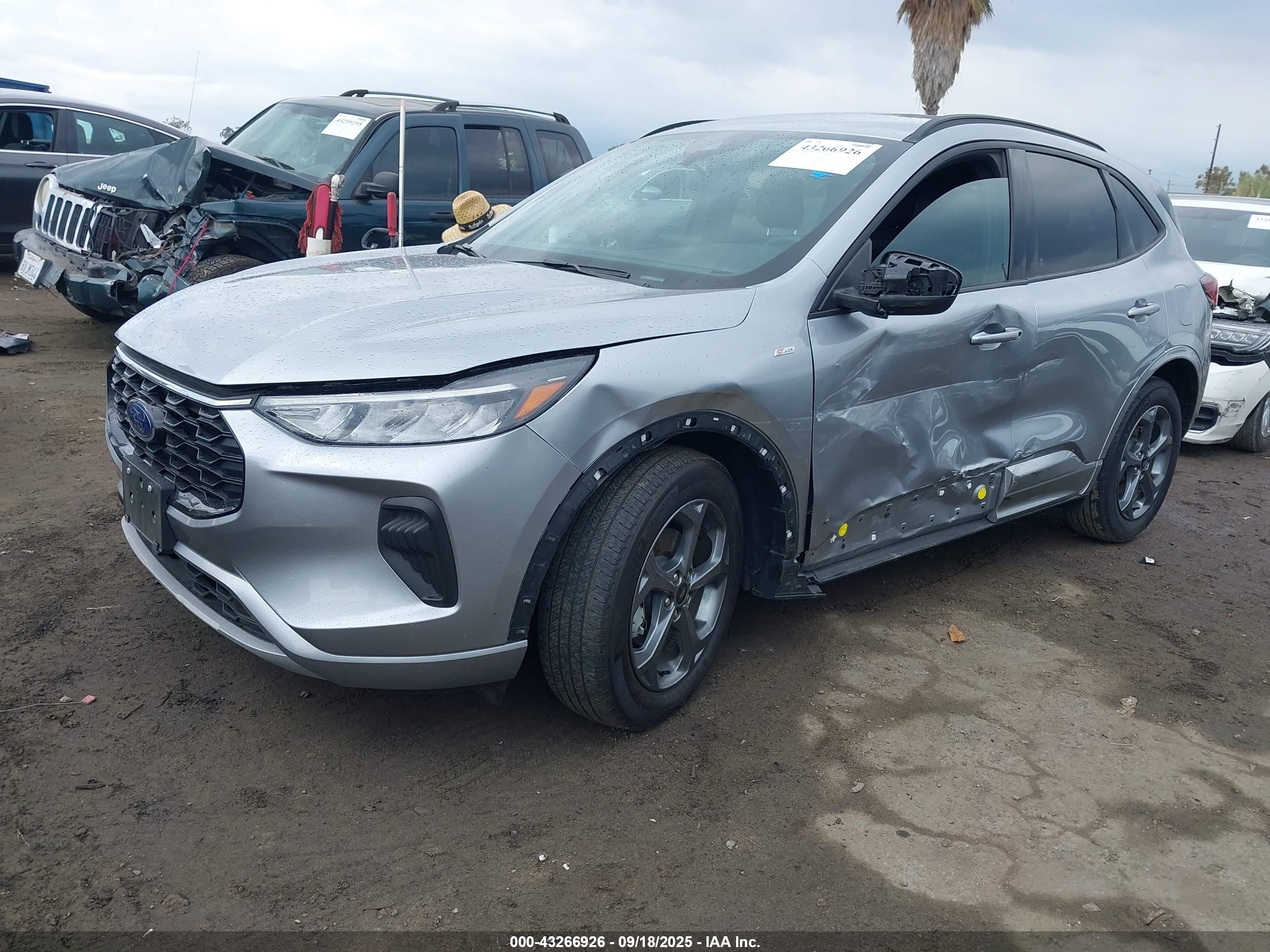 FORD ESCAPE image 2