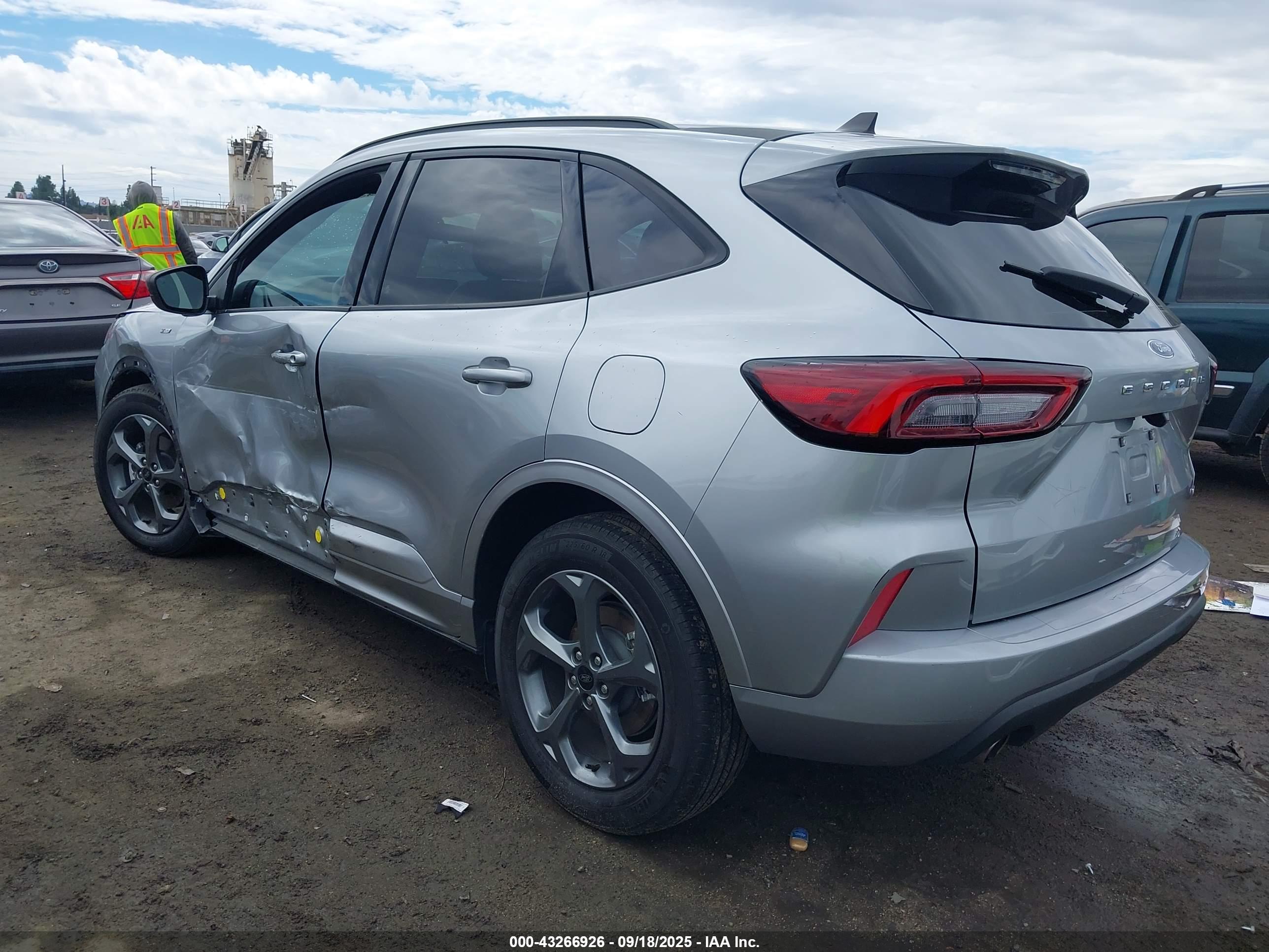 FORD ESCAPE image 3