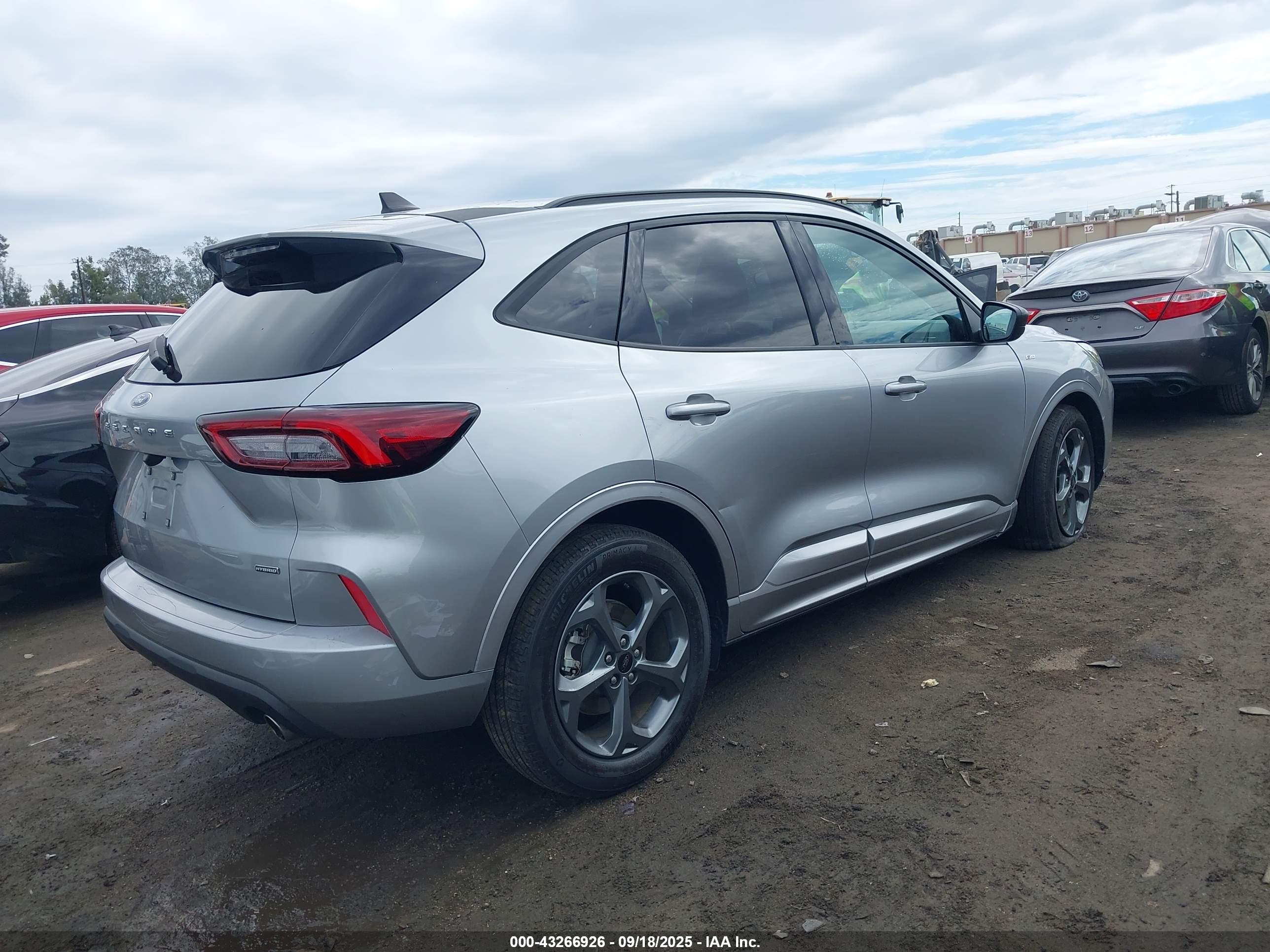 FORD ESCAPE image 4