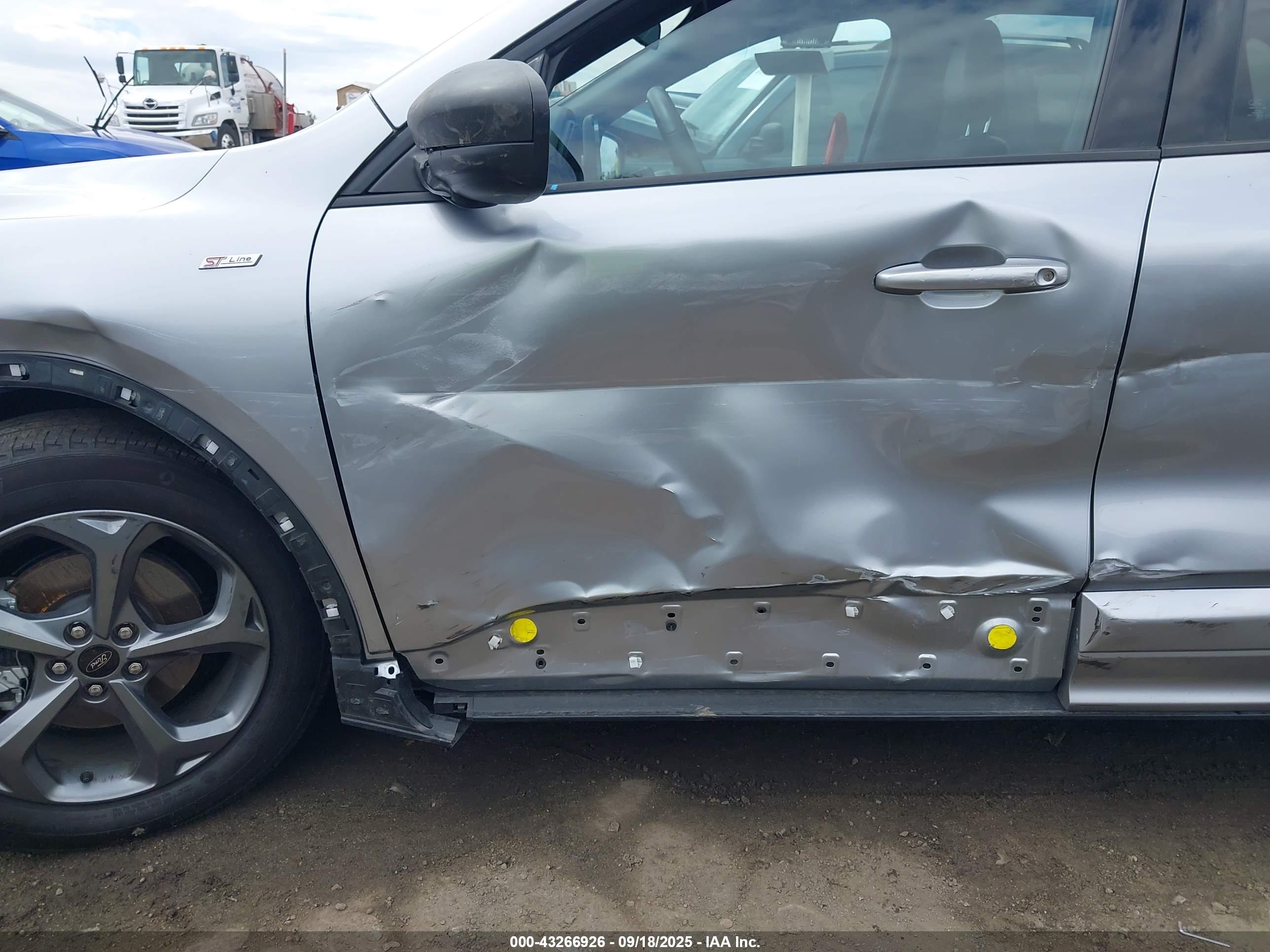 FORD ESCAPE image 6