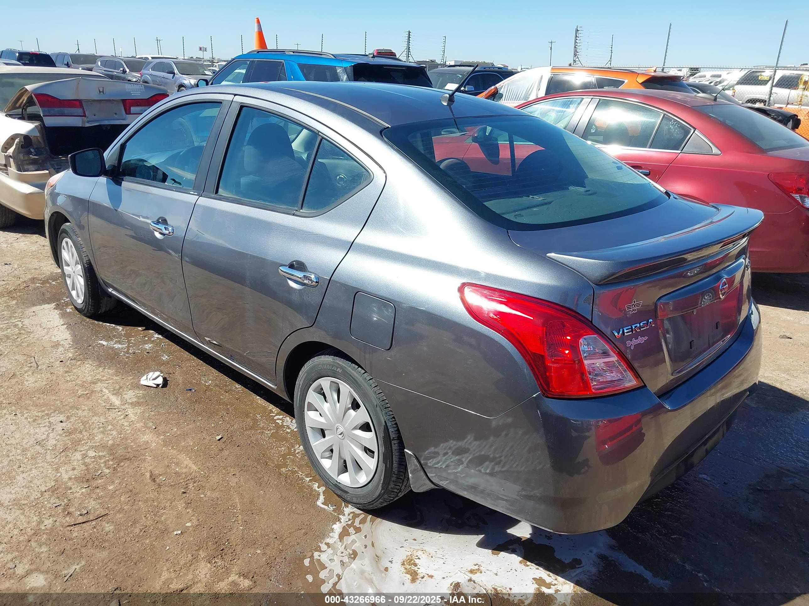 NISSAN VERSA image 3