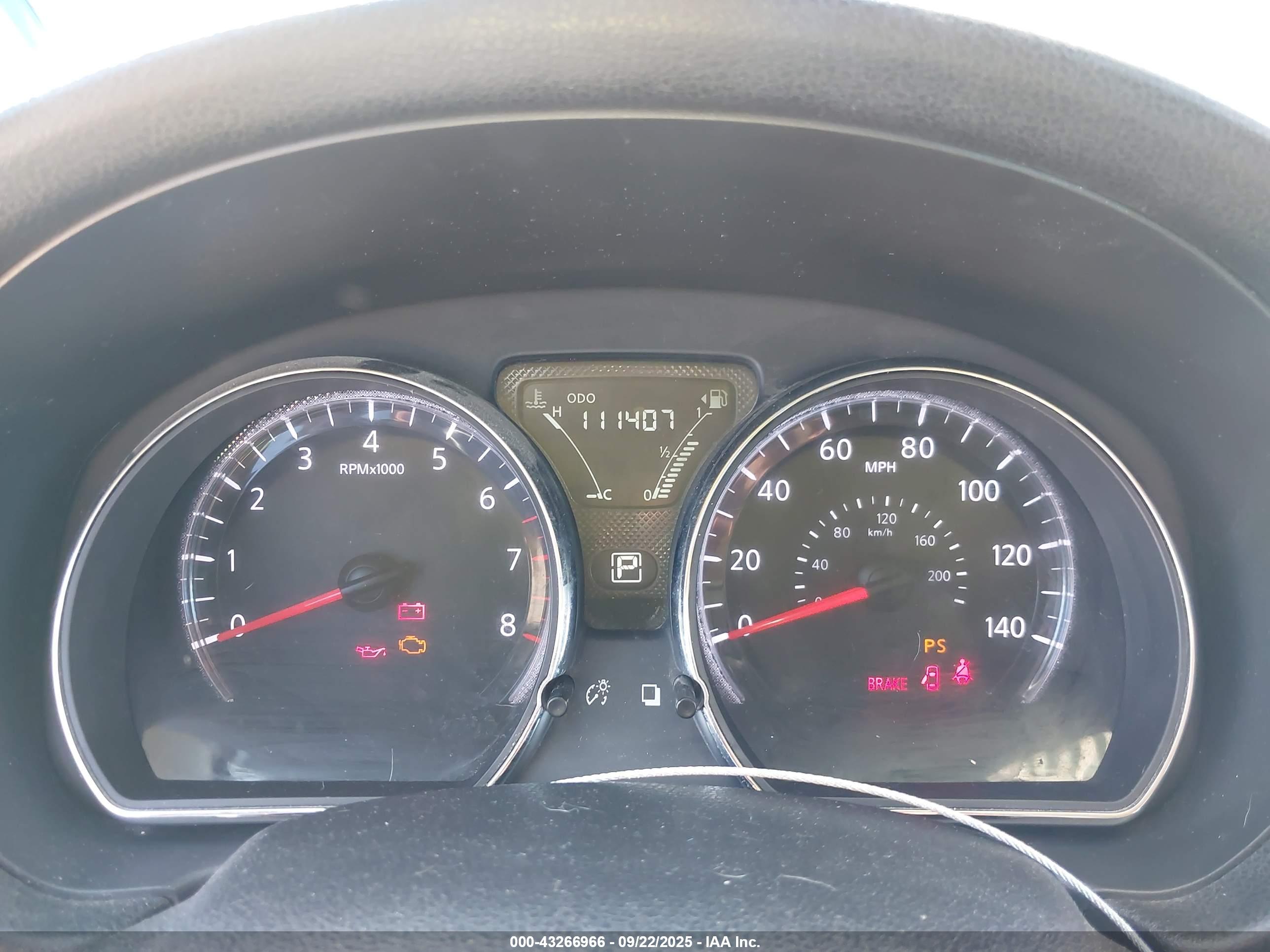 NISSAN VERSA image 7