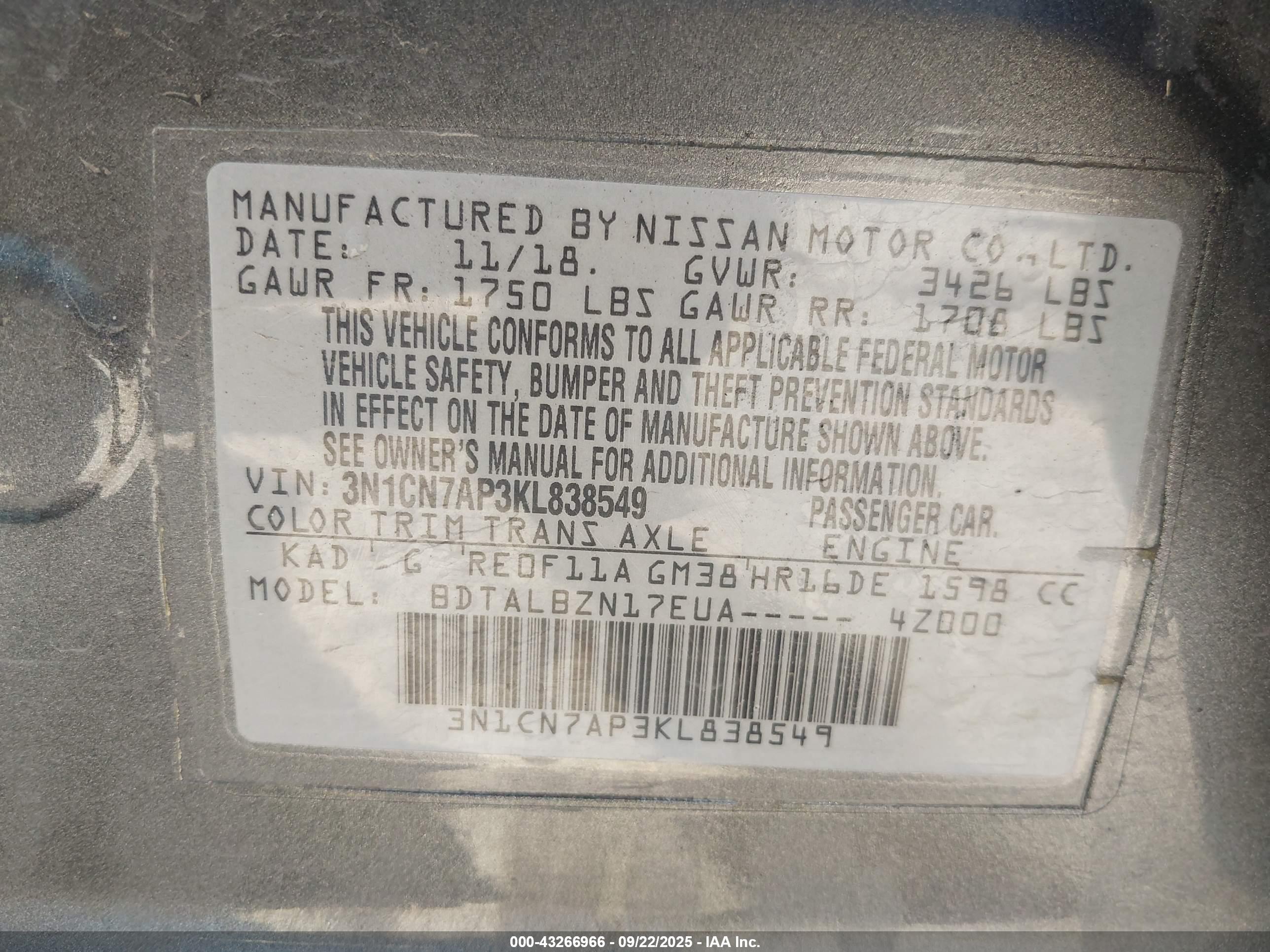 NISSAN VERSA image 9