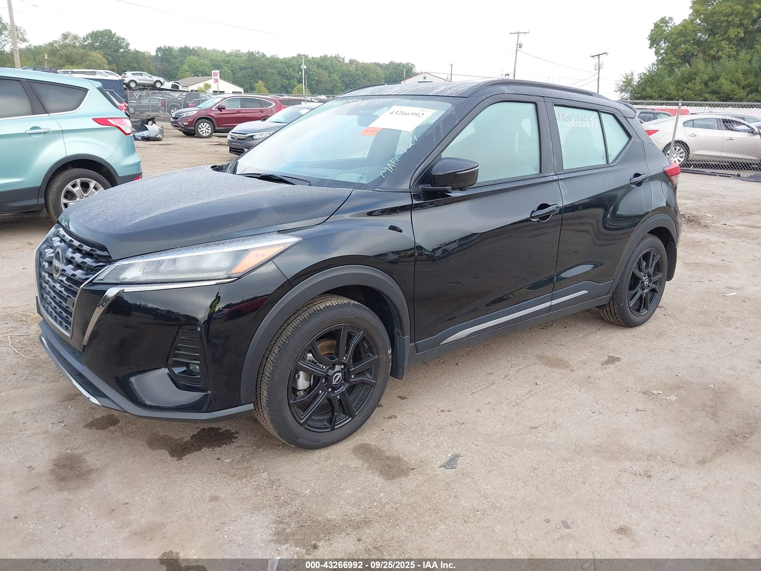 NISSAN KICKS image 2