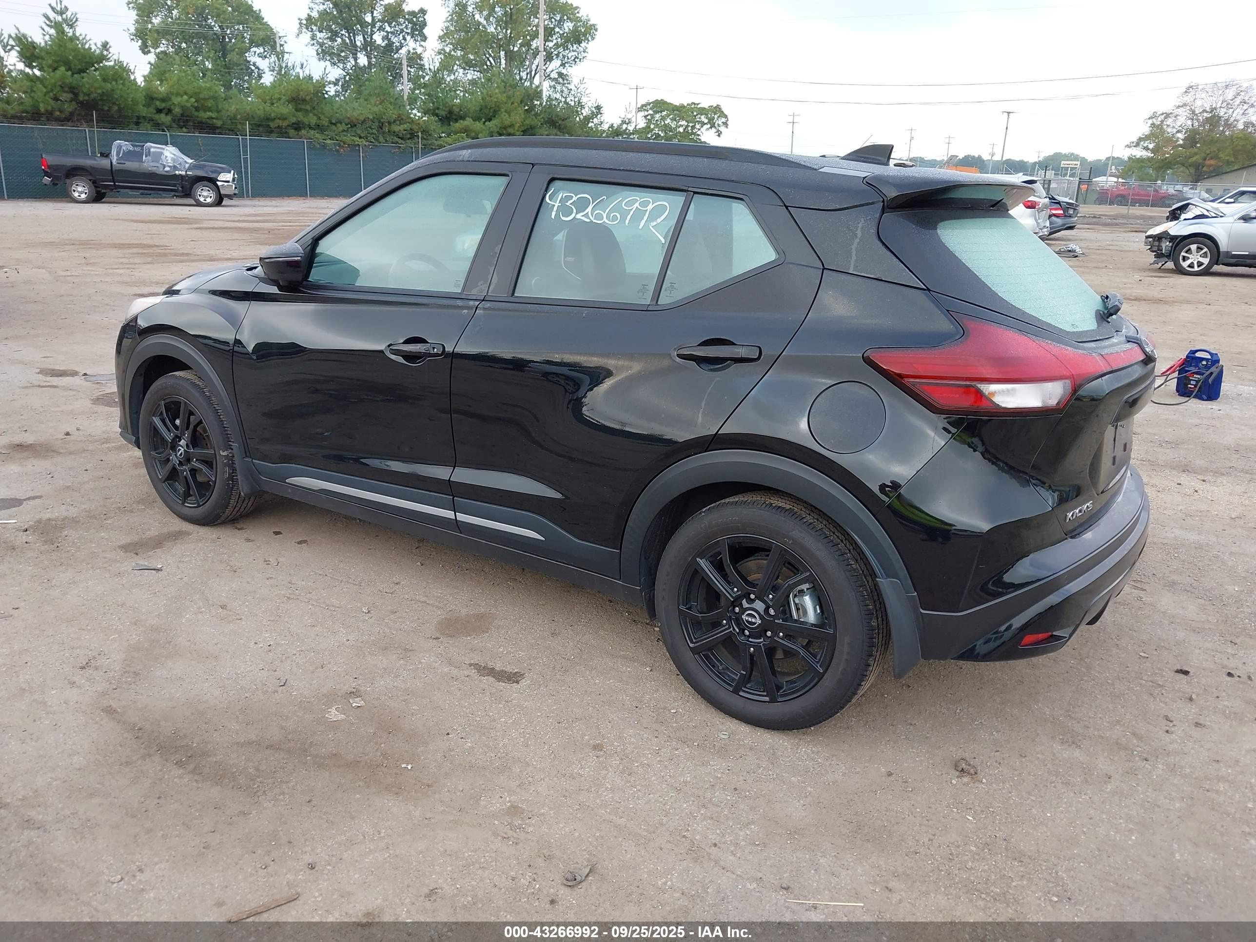 NISSAN KICKS image 3
