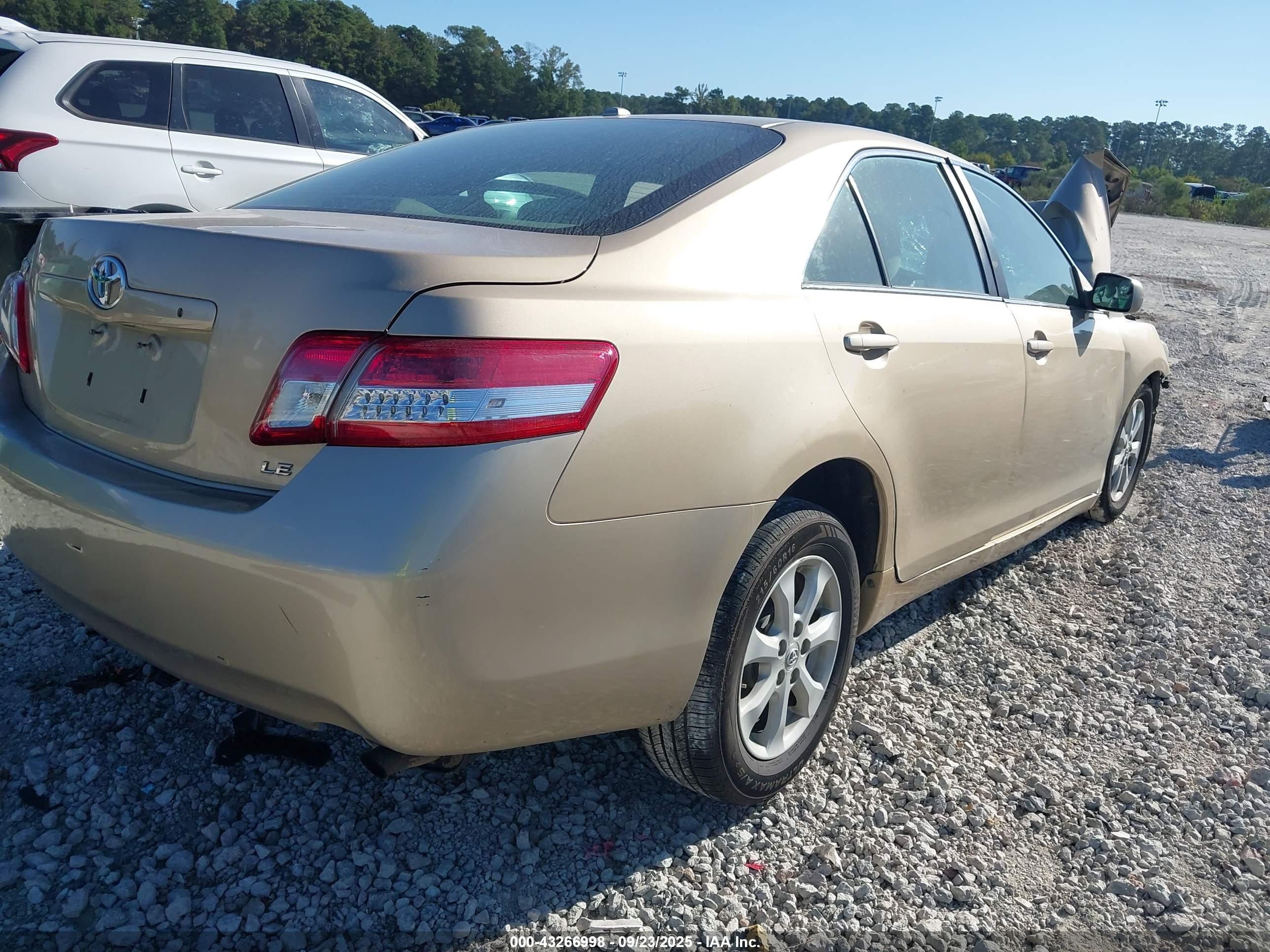 TOYOTA CAMRY image 4
