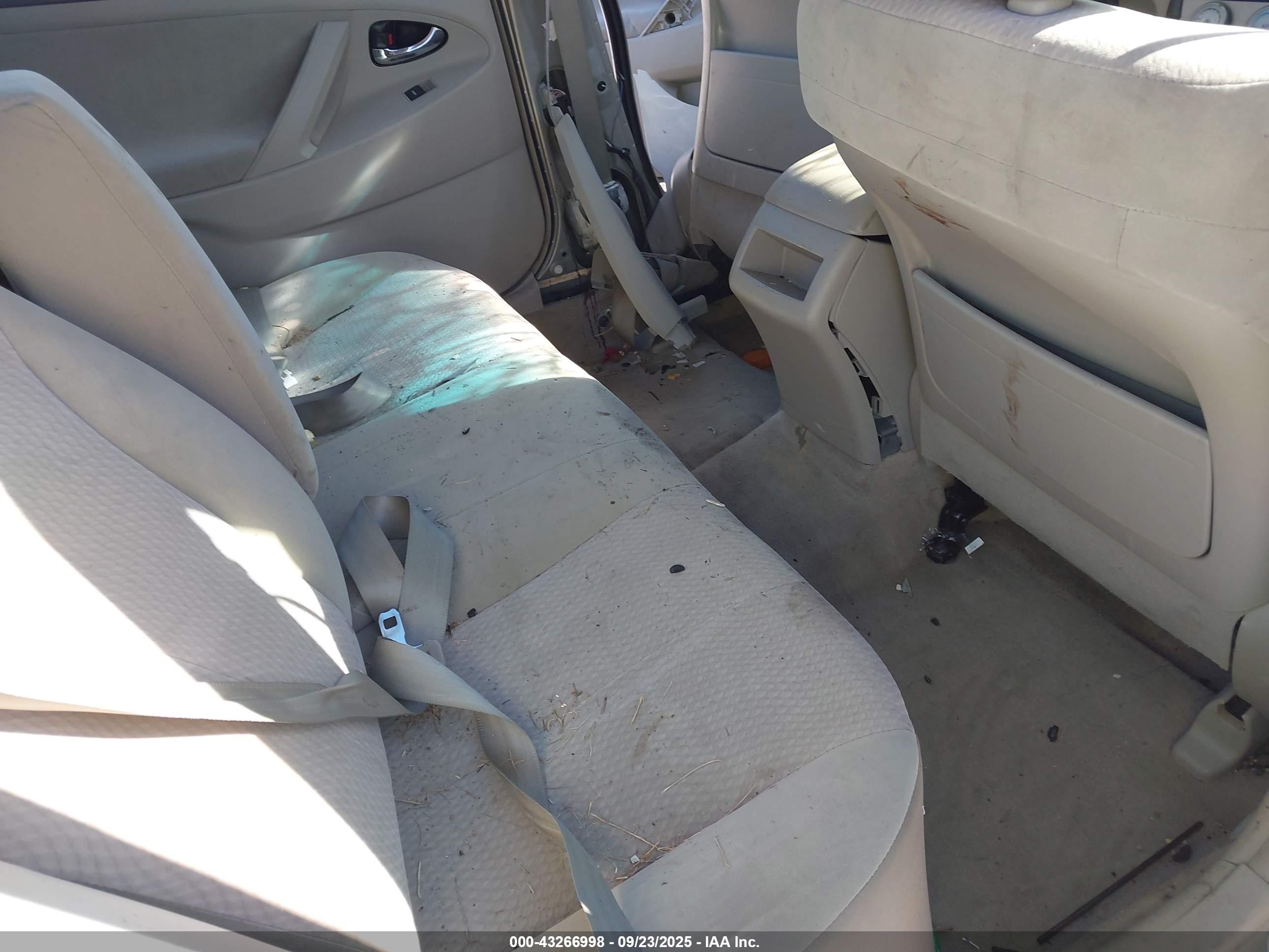 TOYOTA CAMRY image 8