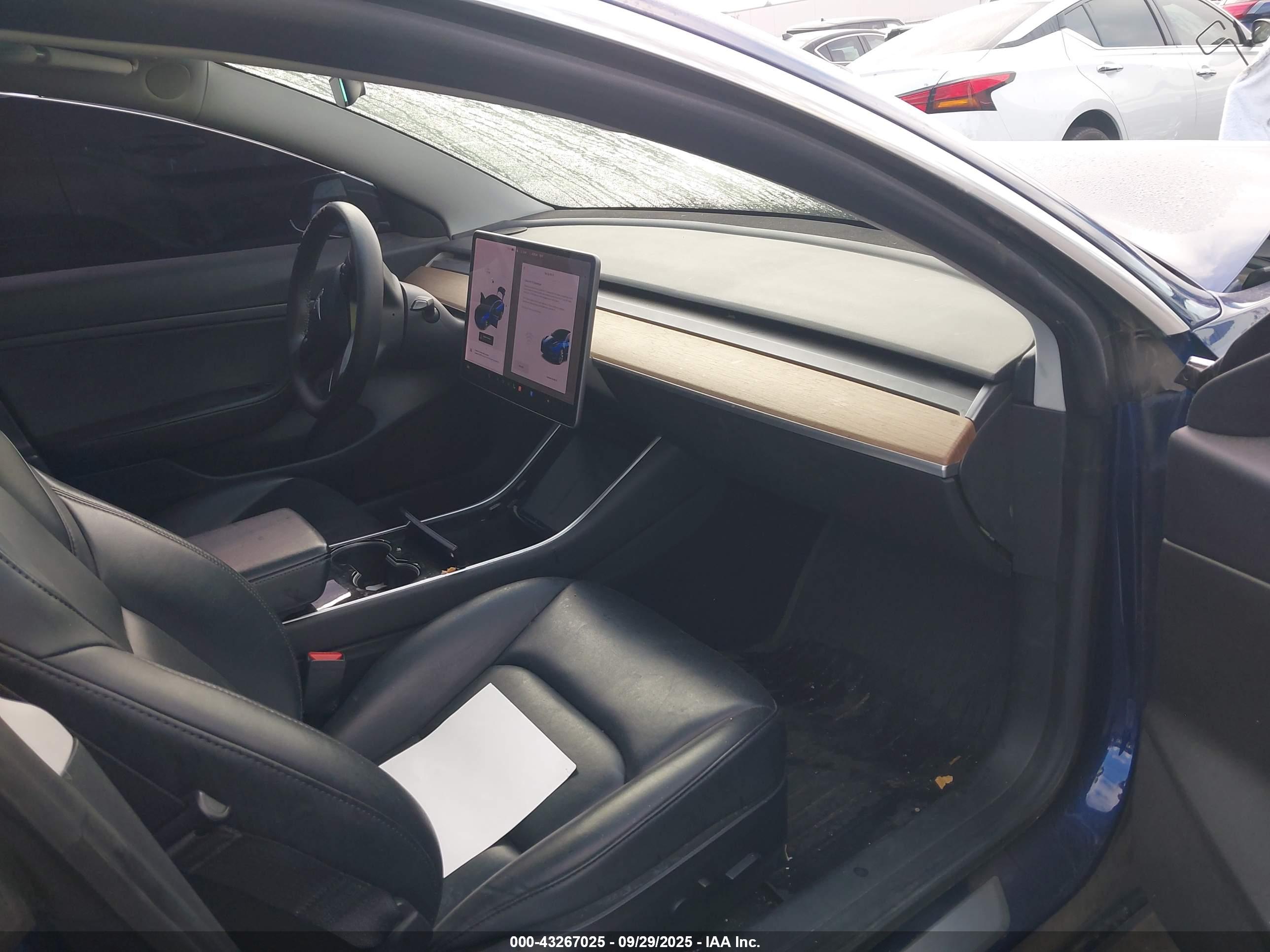 TESLA MODEL image 5