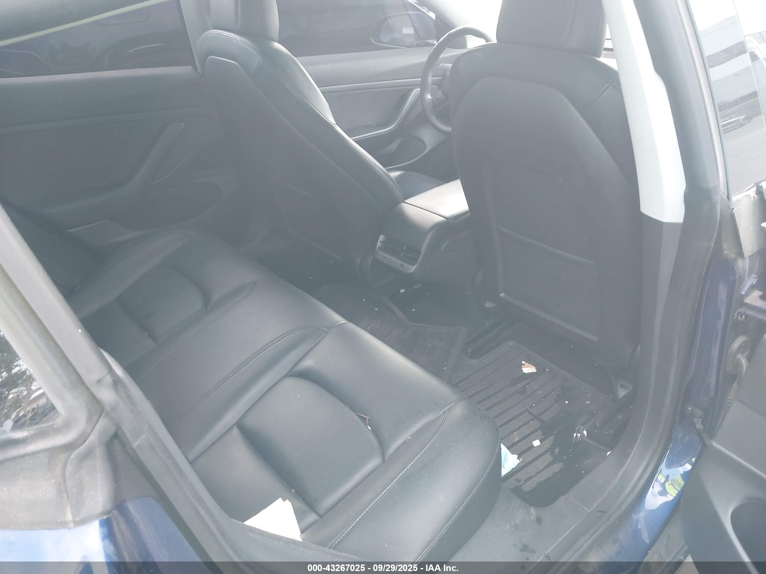 TESLA MODEL image 8