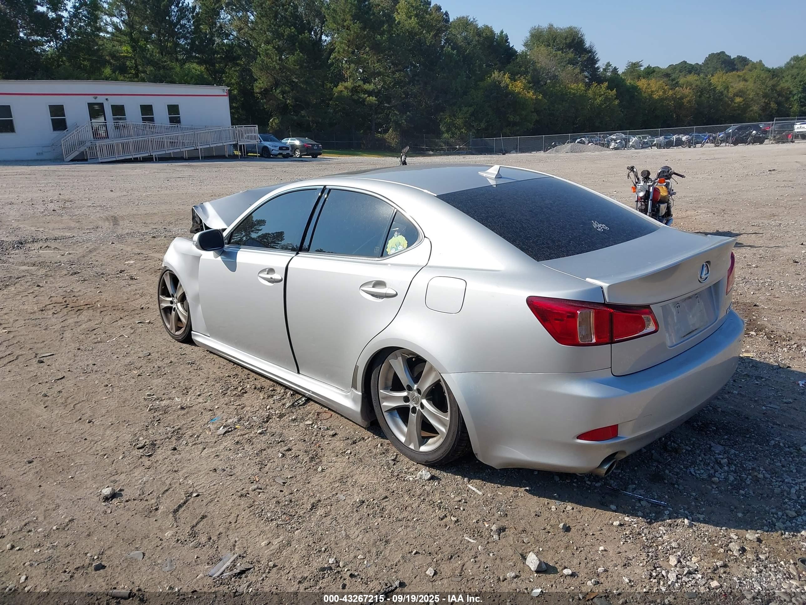 LEXUS IS image 3