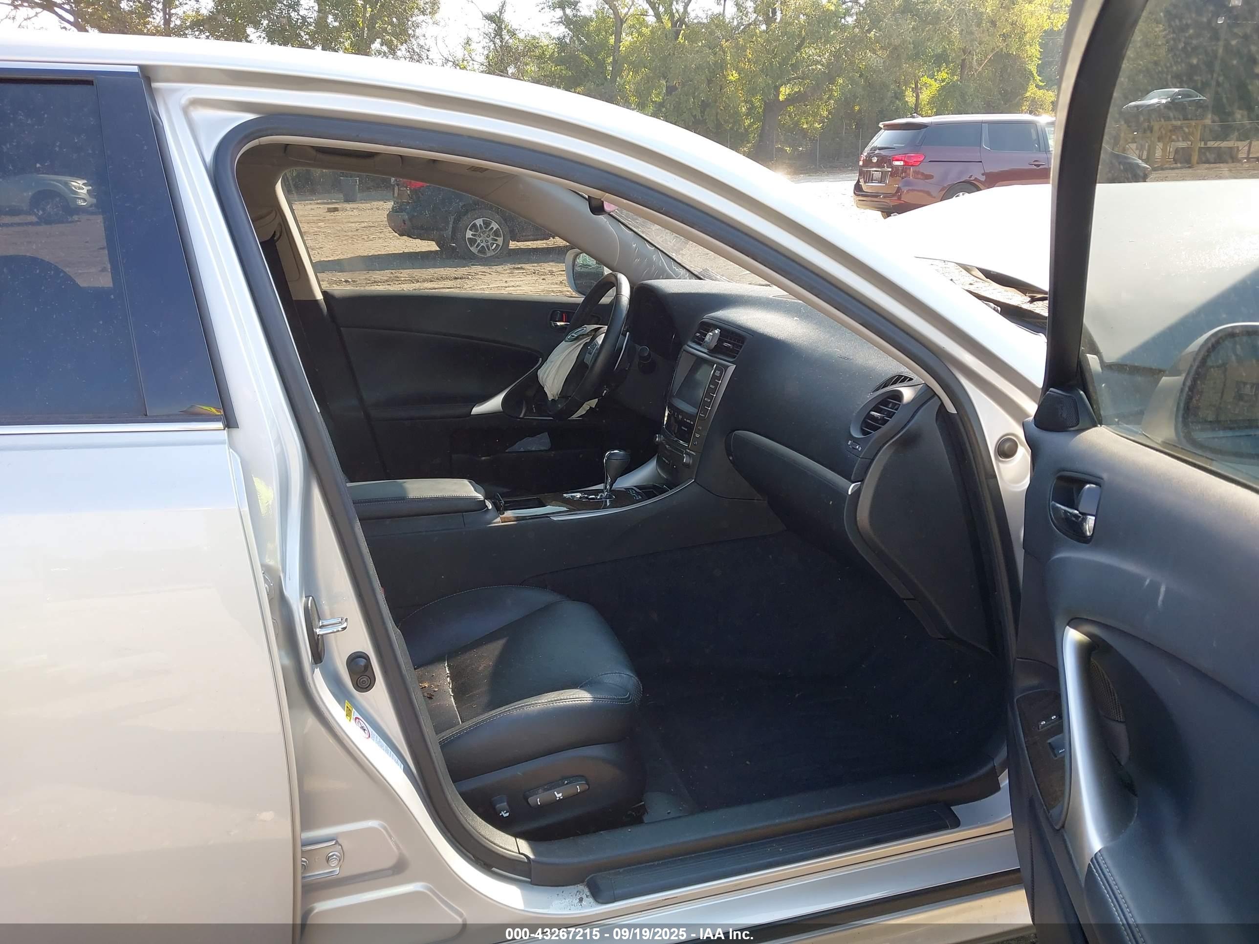 LEXUS IS image 5