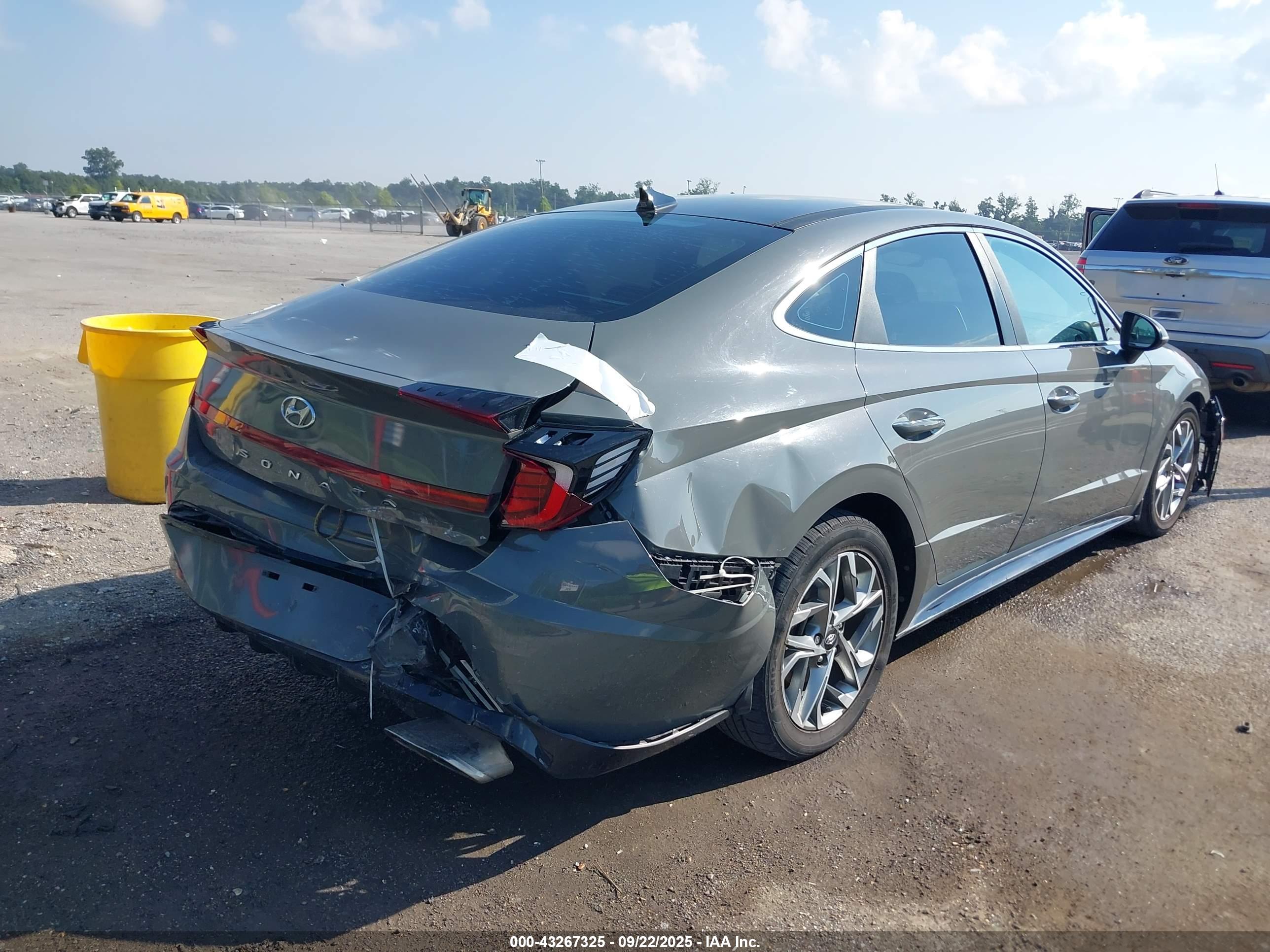 HYUNDAI SONATA image 4