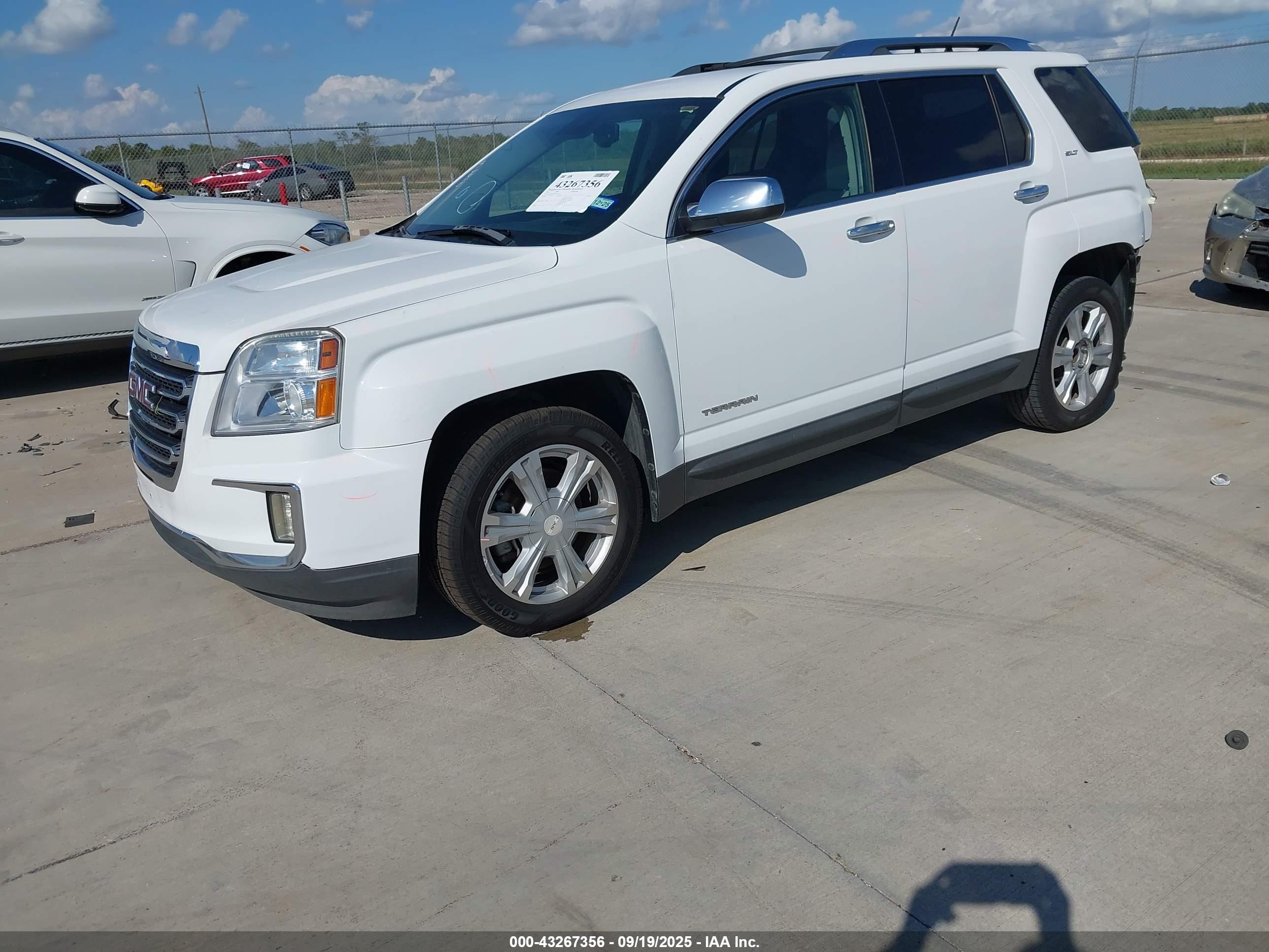 GMC TERRAIN image 2