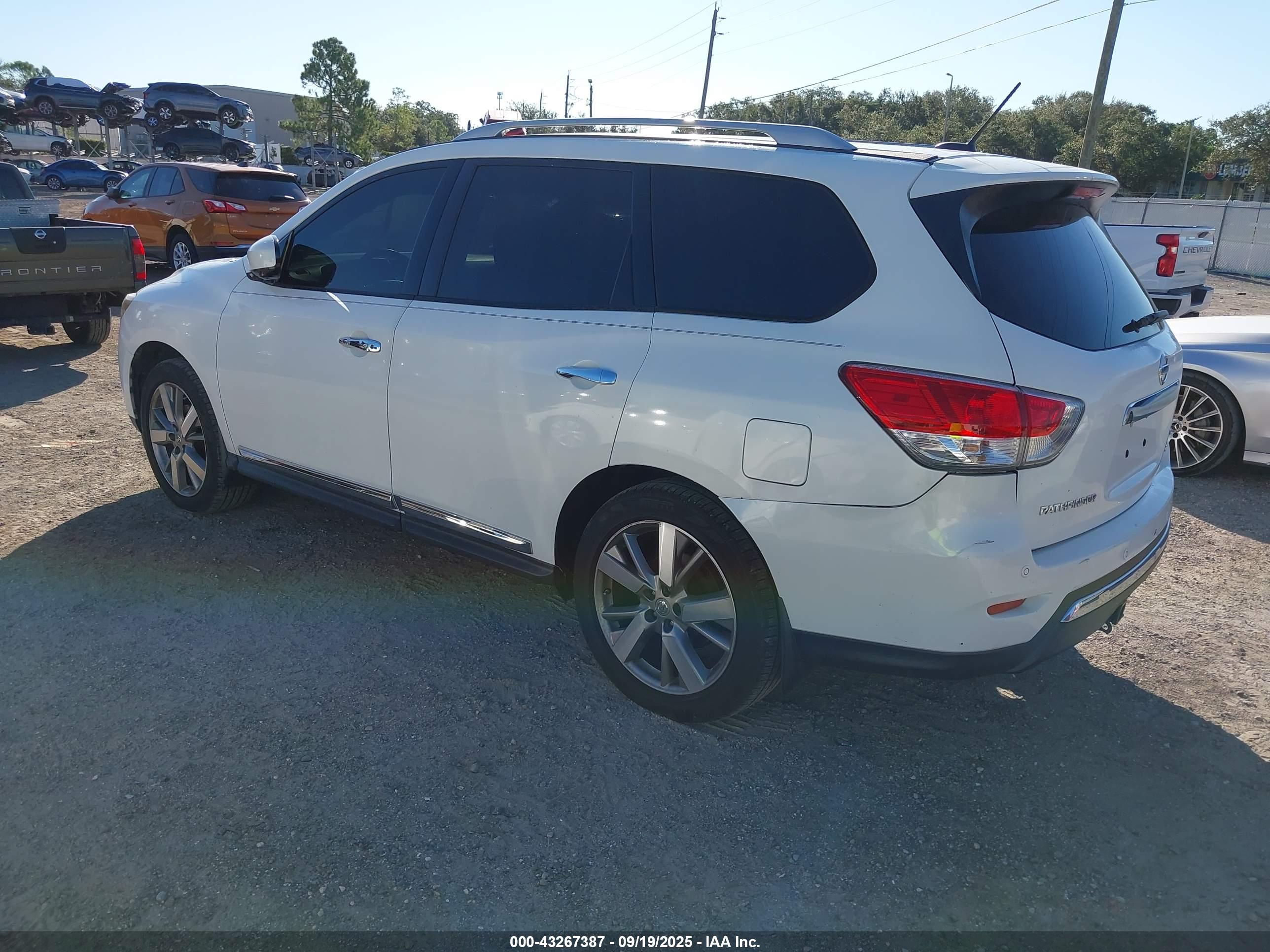 NISSAN PATHFINDER image 3