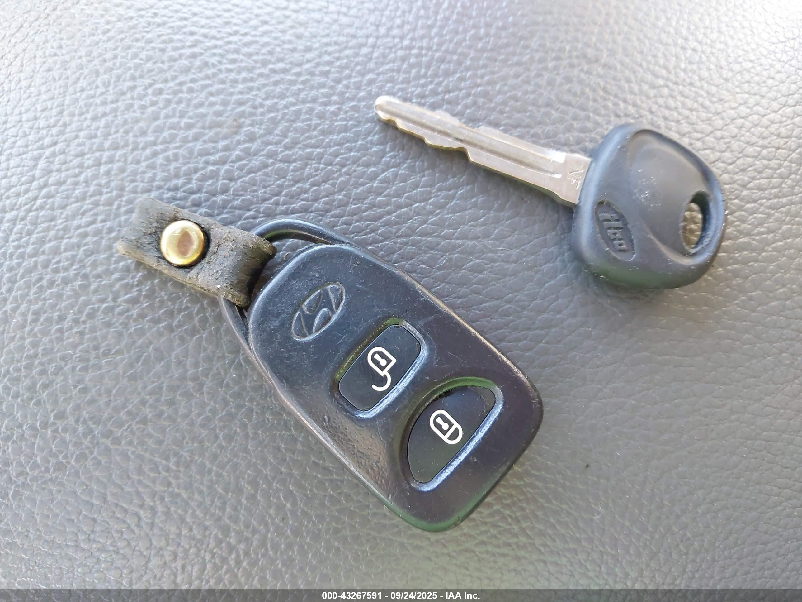 HYUNDAI SANTA image 11