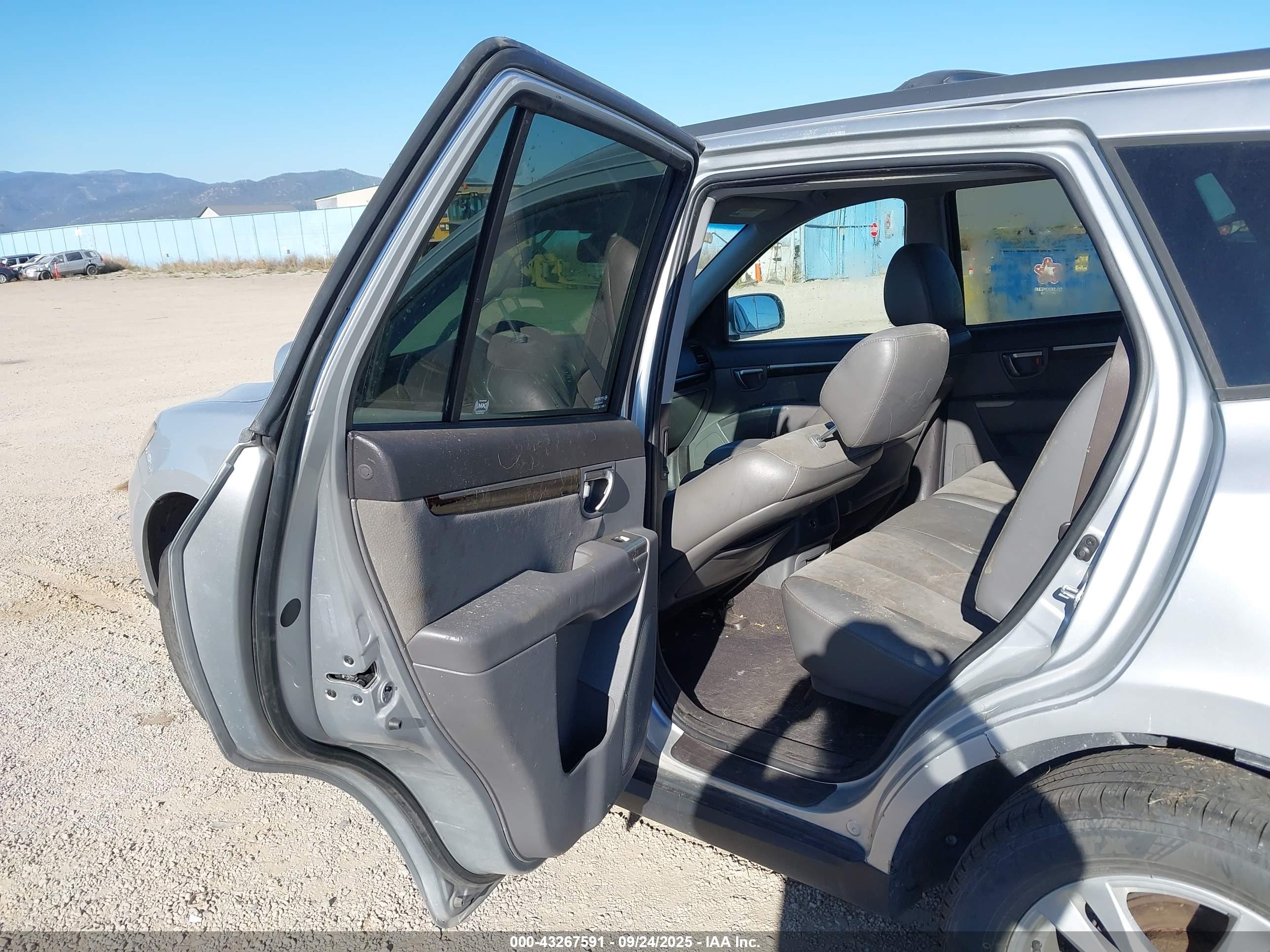 HYUNDAI SANTA image 8