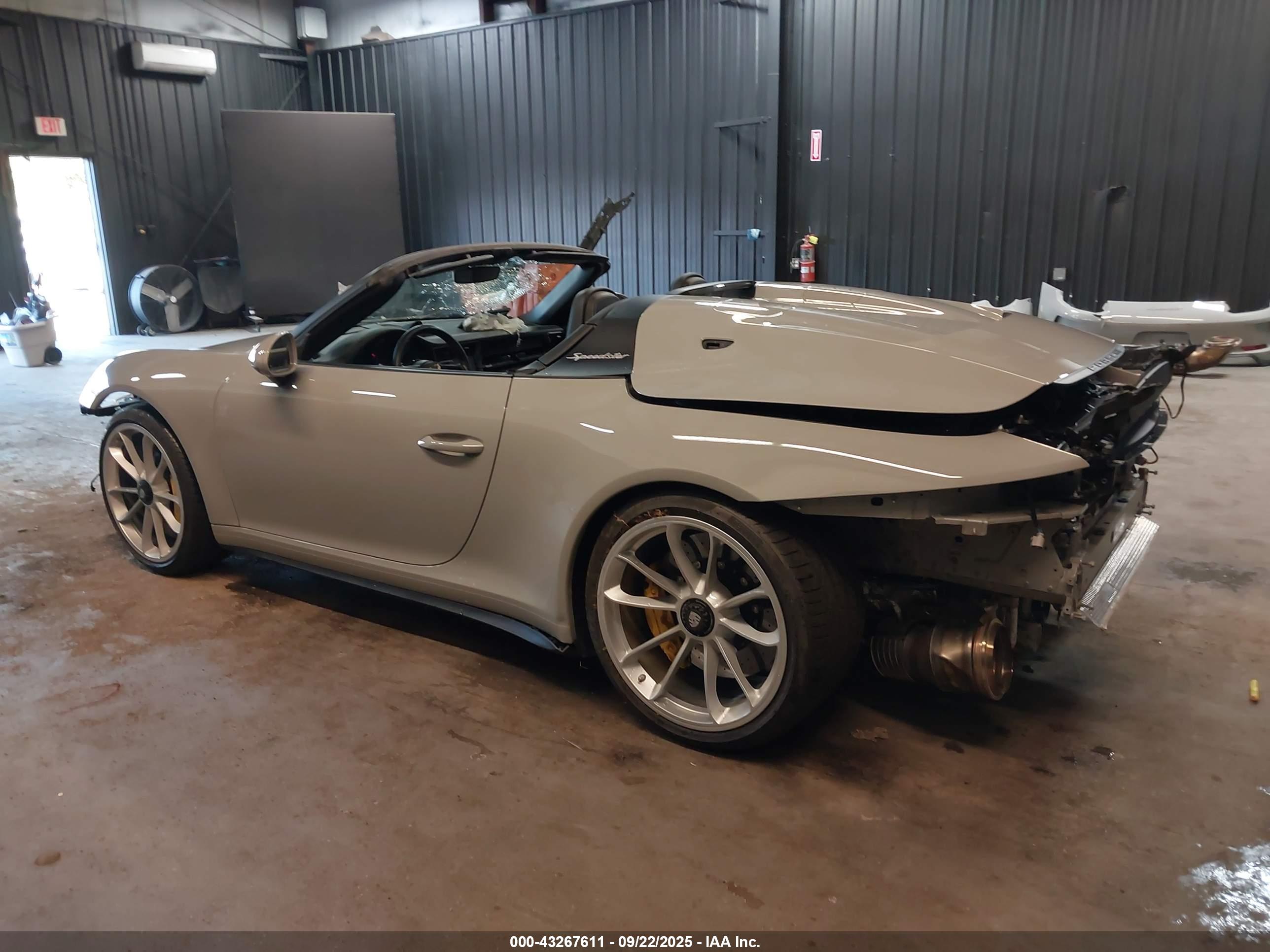 PORSCHE 911 image 3