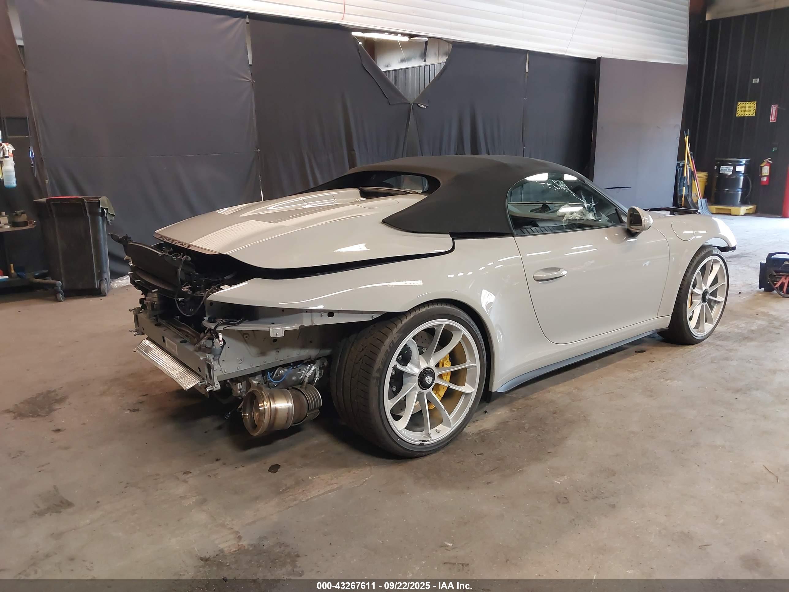 PORSCHE 911 image 4