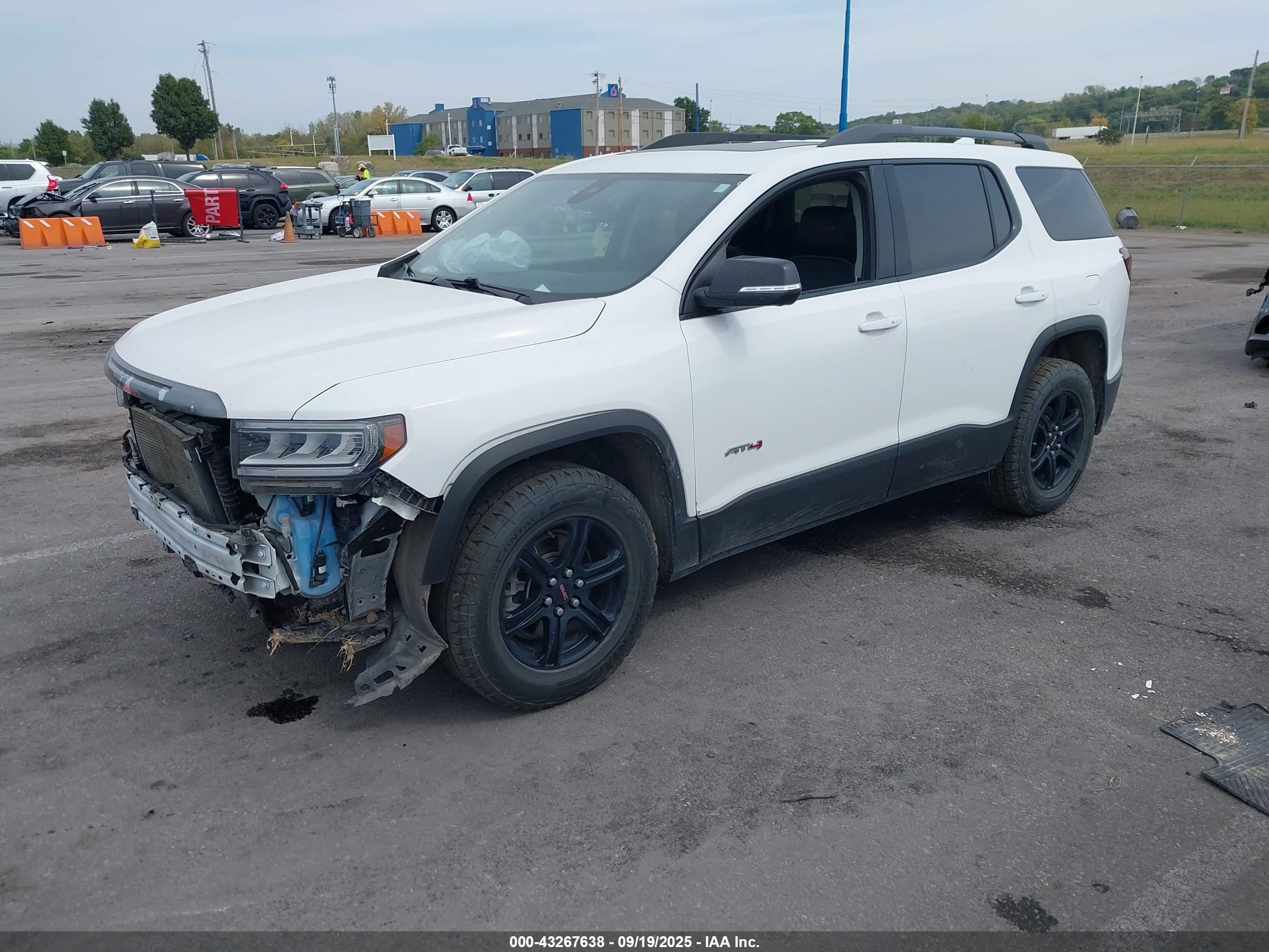 GMC ACADIA image 2