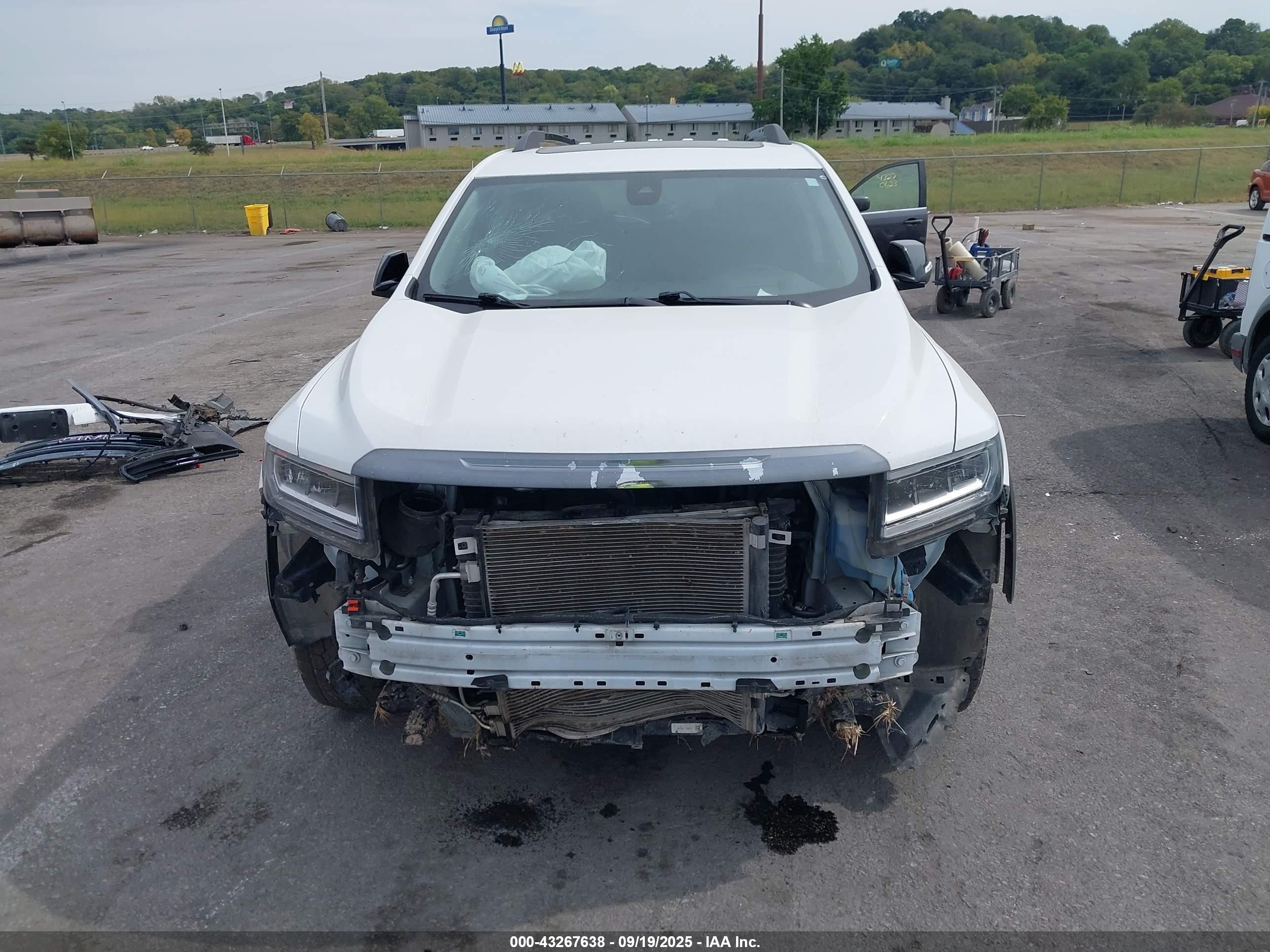 GMC ACADIA image 6