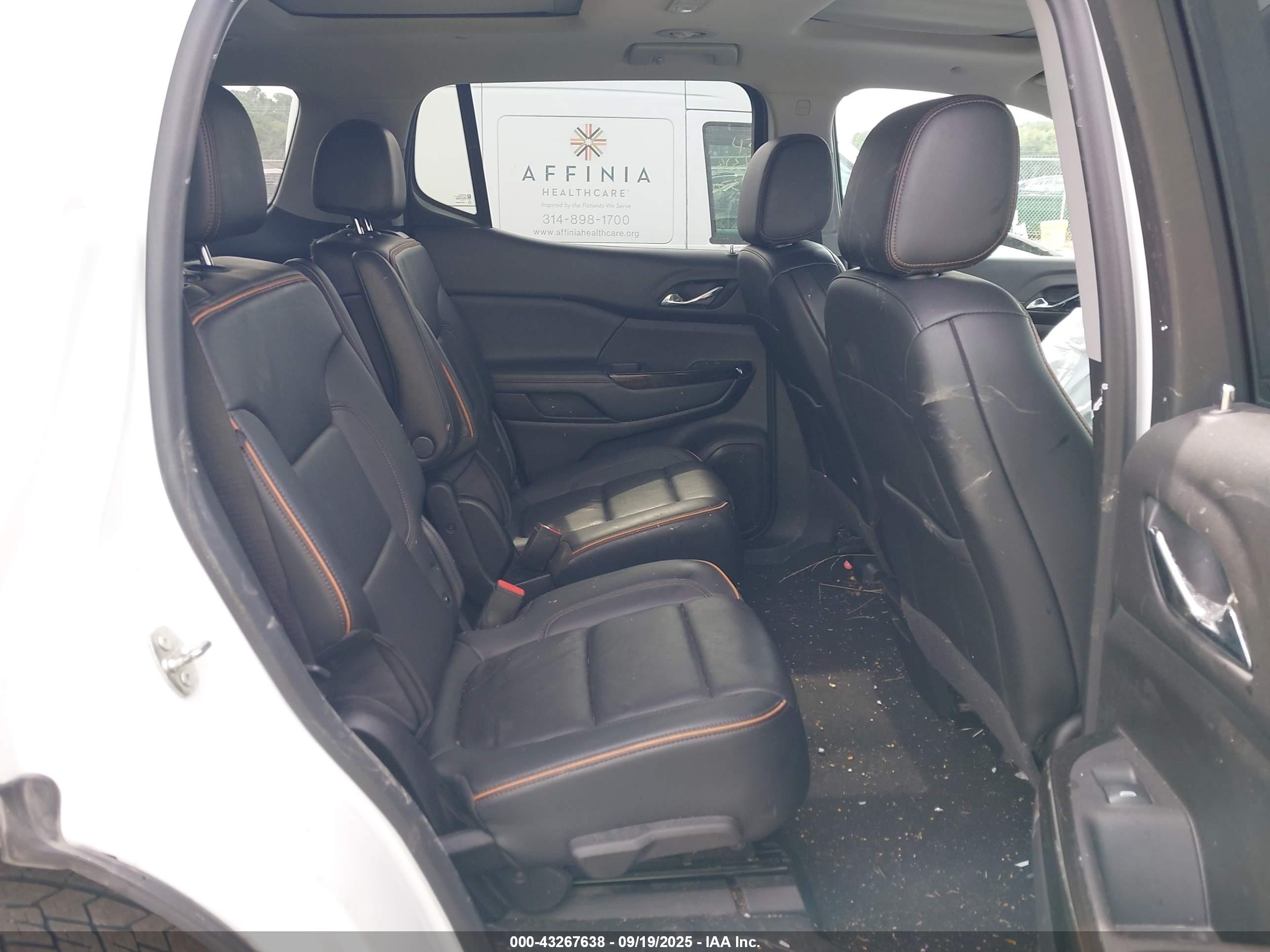 GMC ACADIA image 8