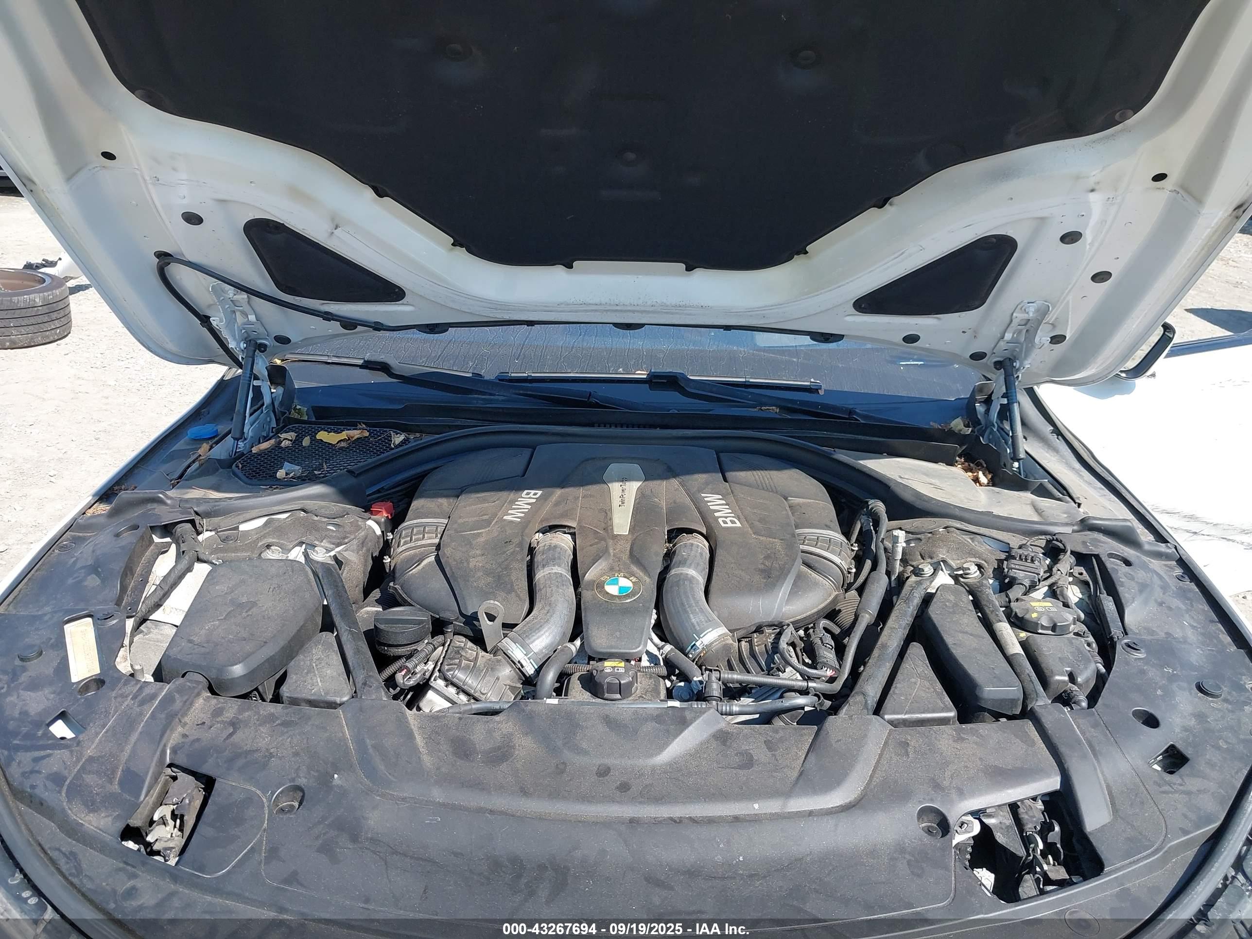 BMW 750I image 10