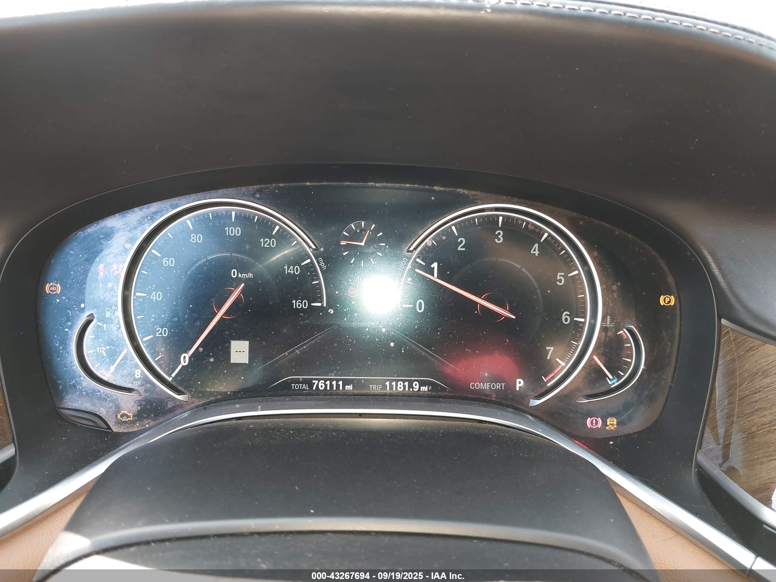 BMW 750I image 7