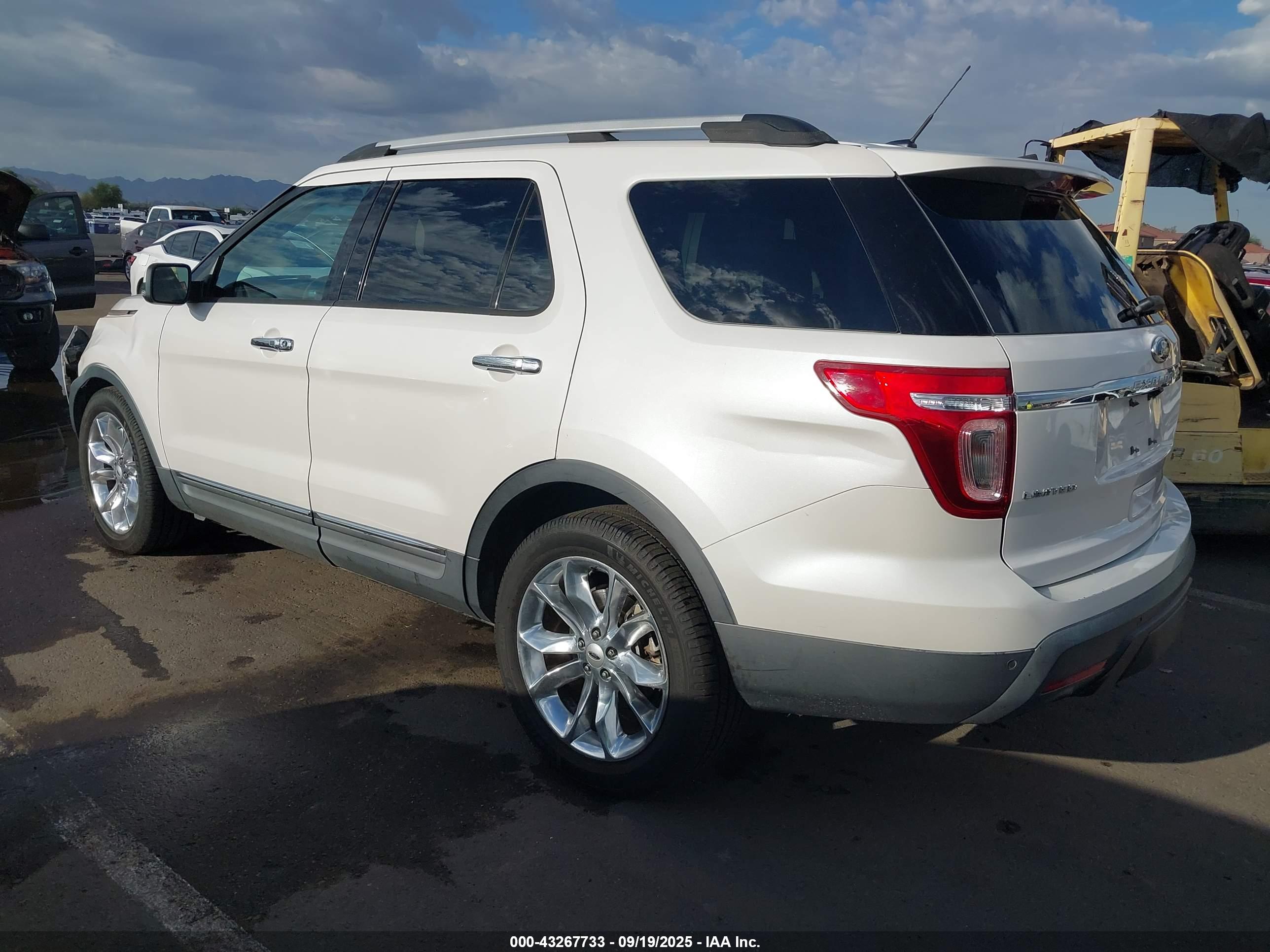 FORD EXPLORER image 3