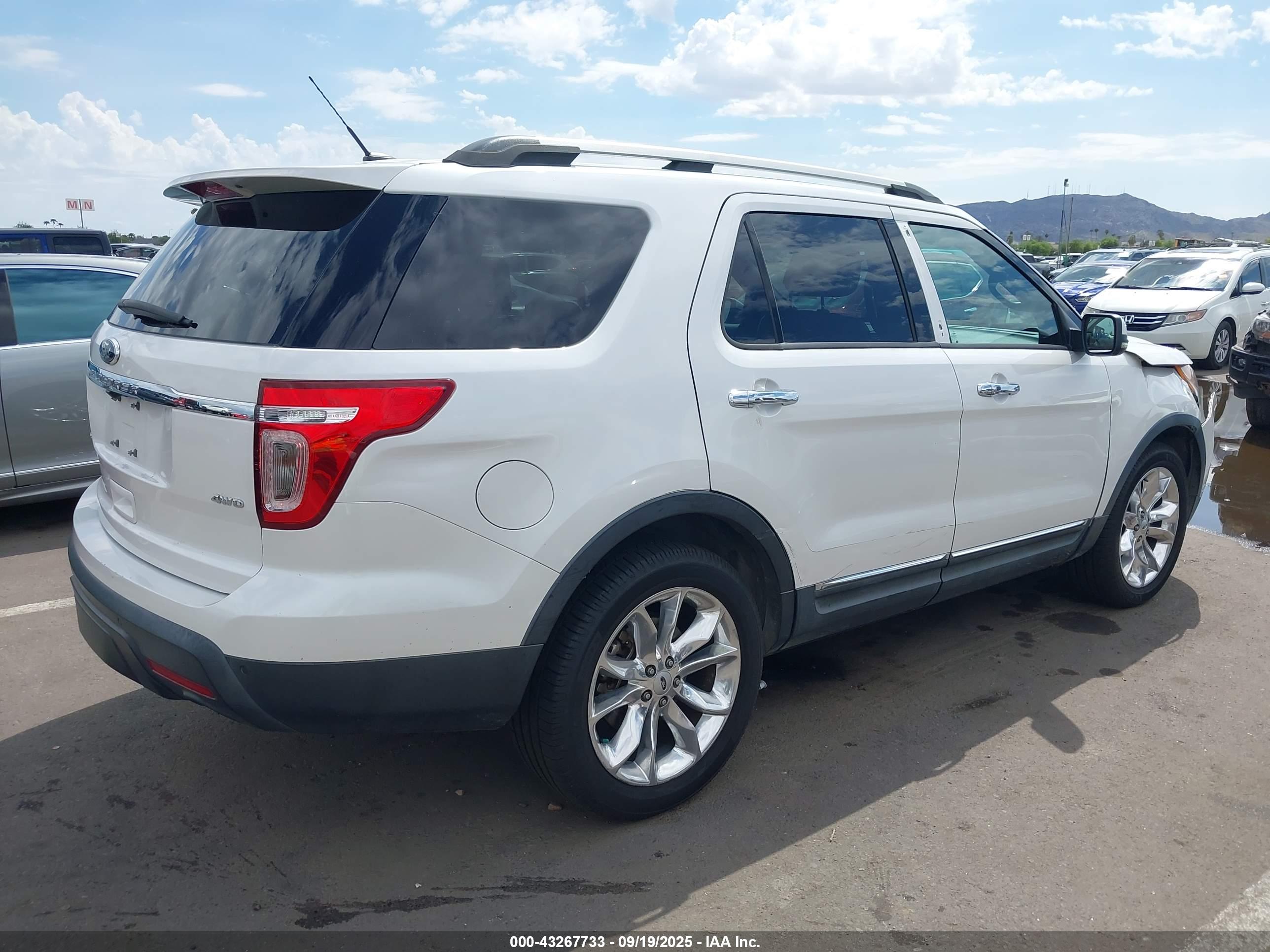 FORD EXPLORER image 4