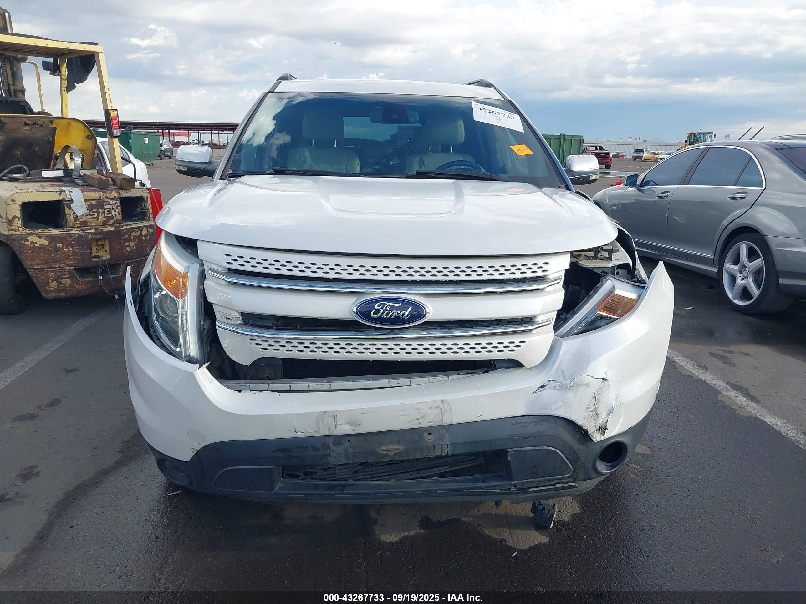 FORD EXPLORER image 6