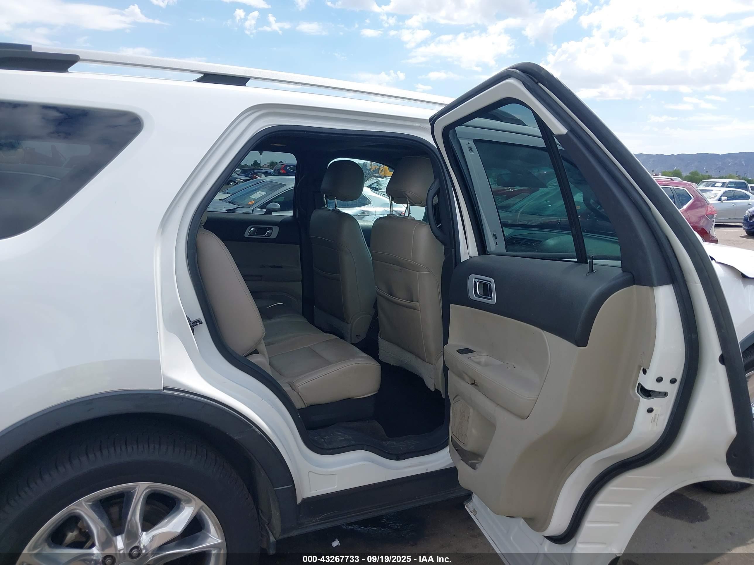 FORD EXPLORER image 8