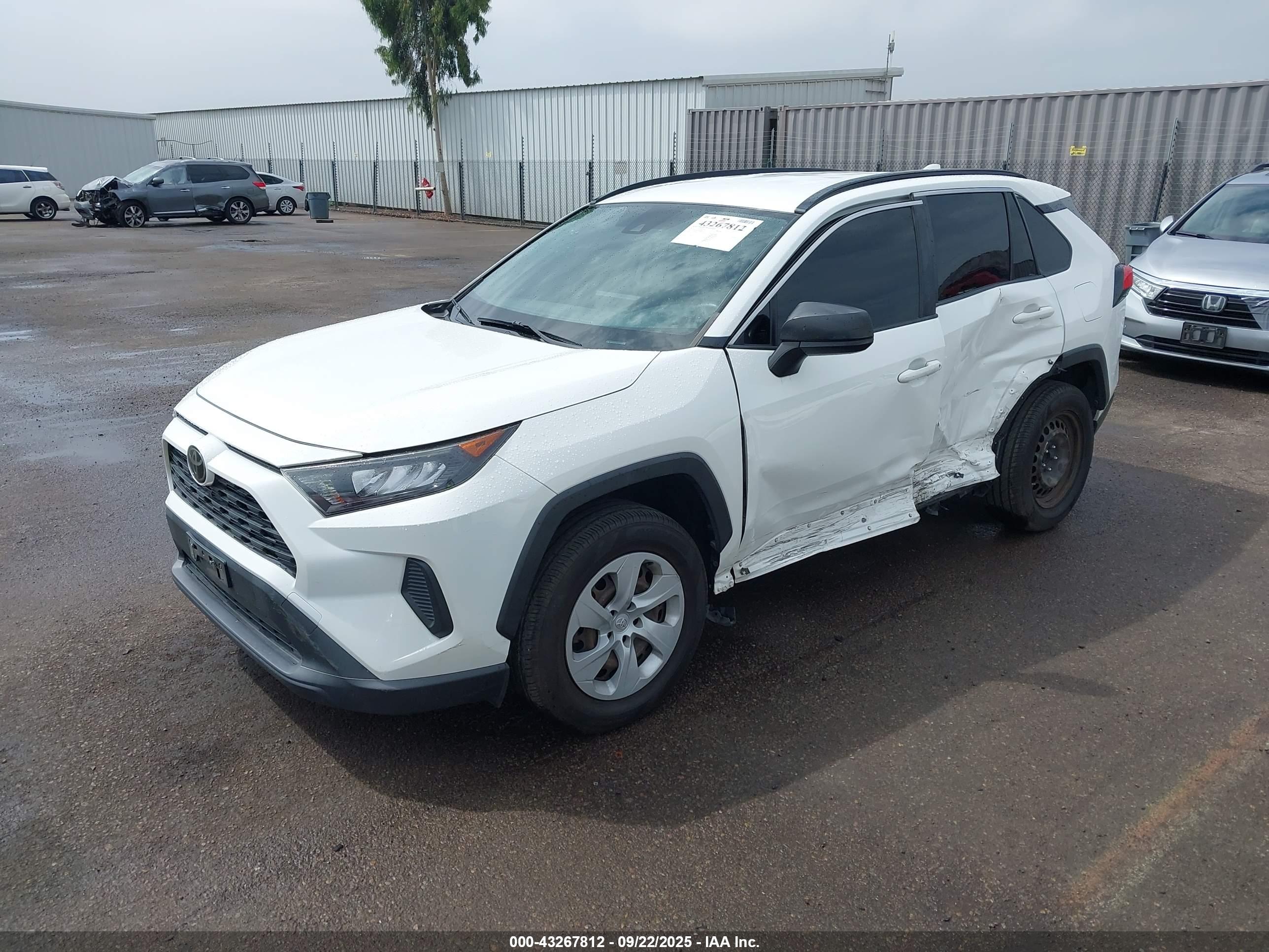 TOYOTA RAV4 image 2