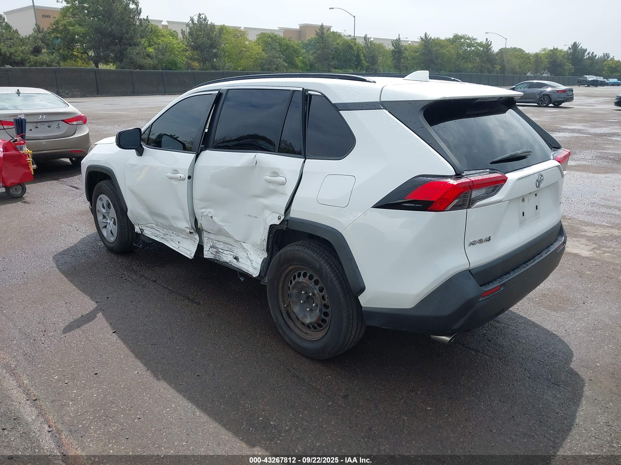TOYOTA RAV4 image 3