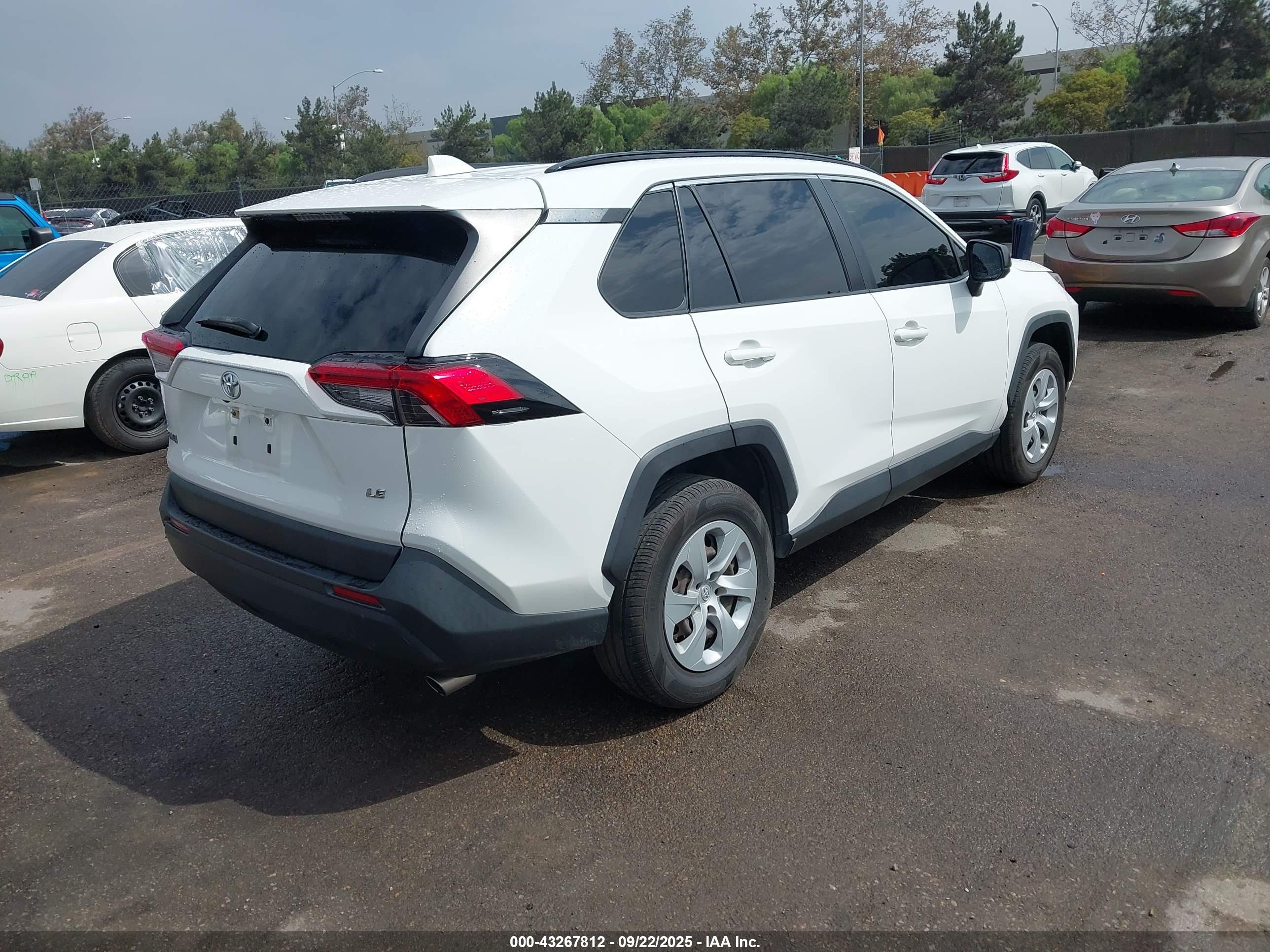 TOYOTA RAV4 image 4