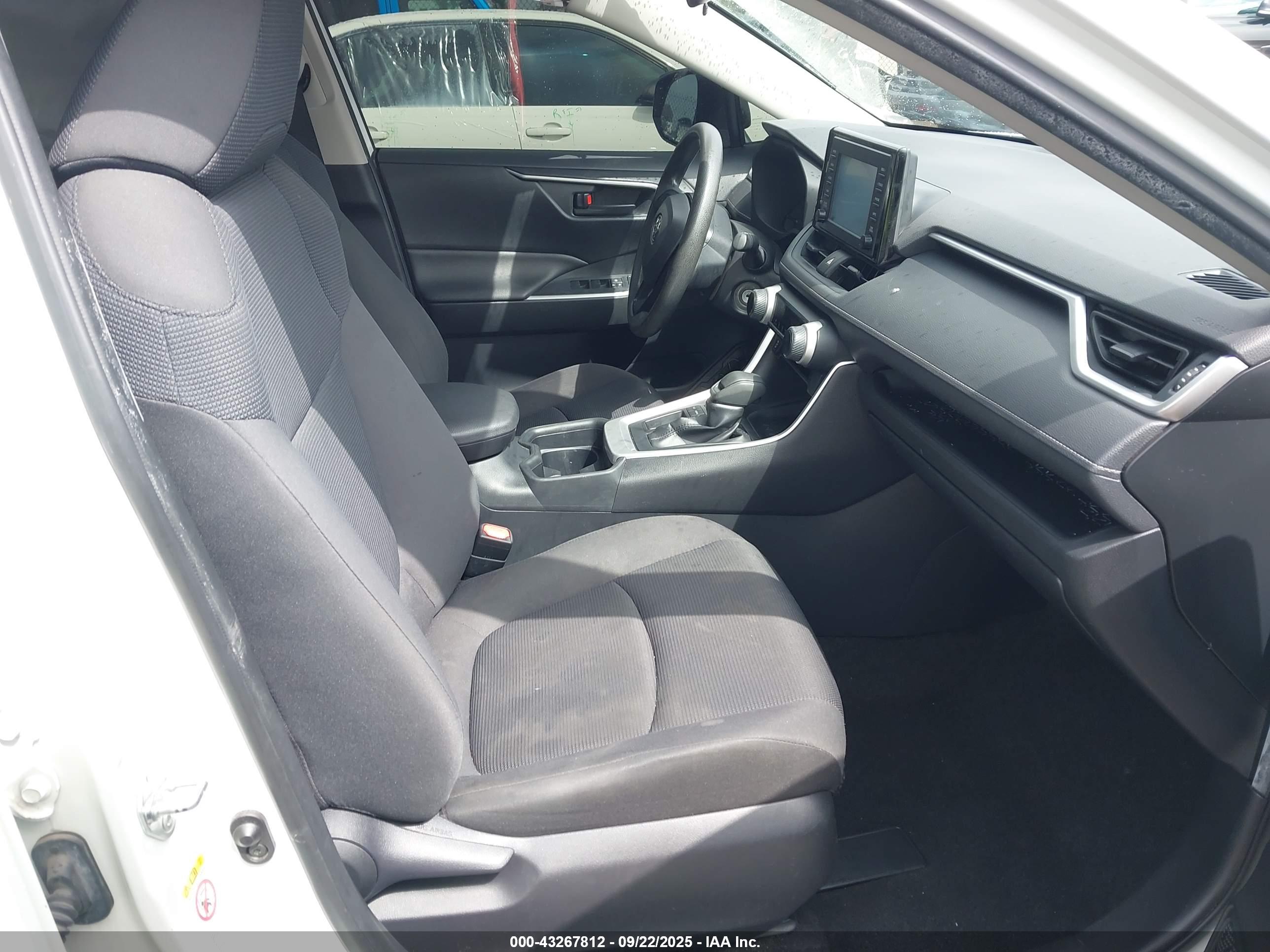 TOYOTA RAV4 image 5