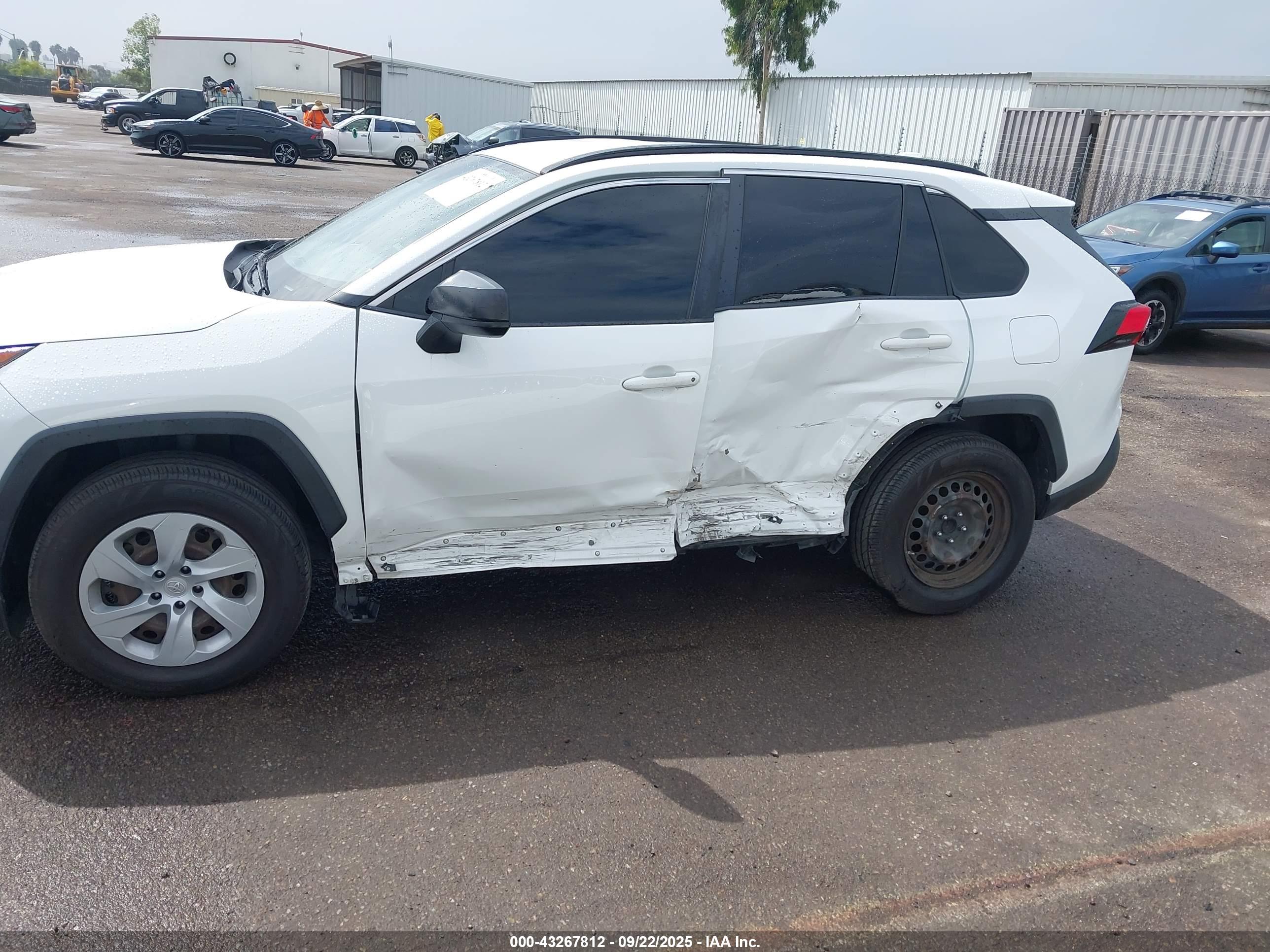 TOYOTA RAV4 image 6