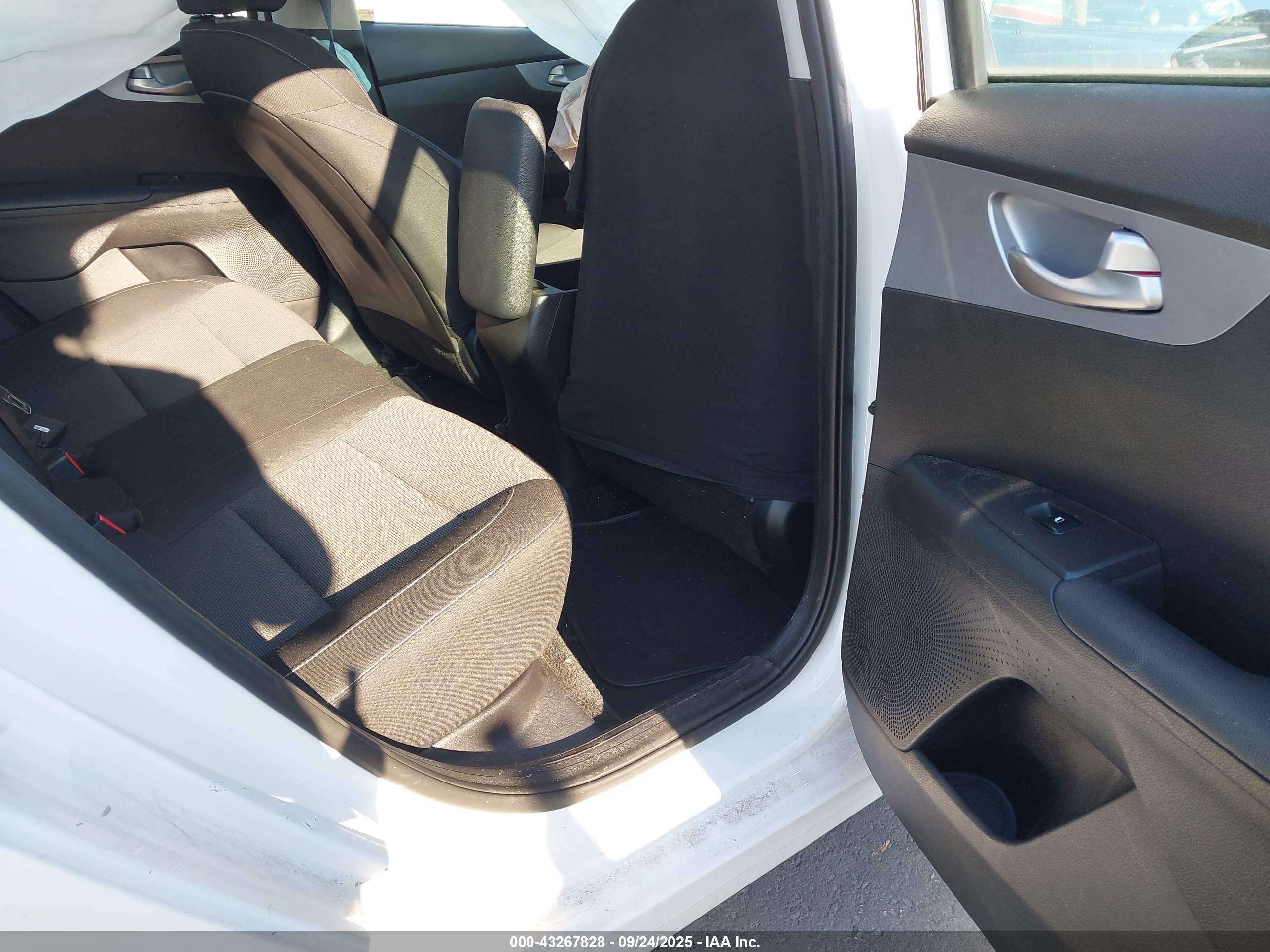 KIA FORTE image 8