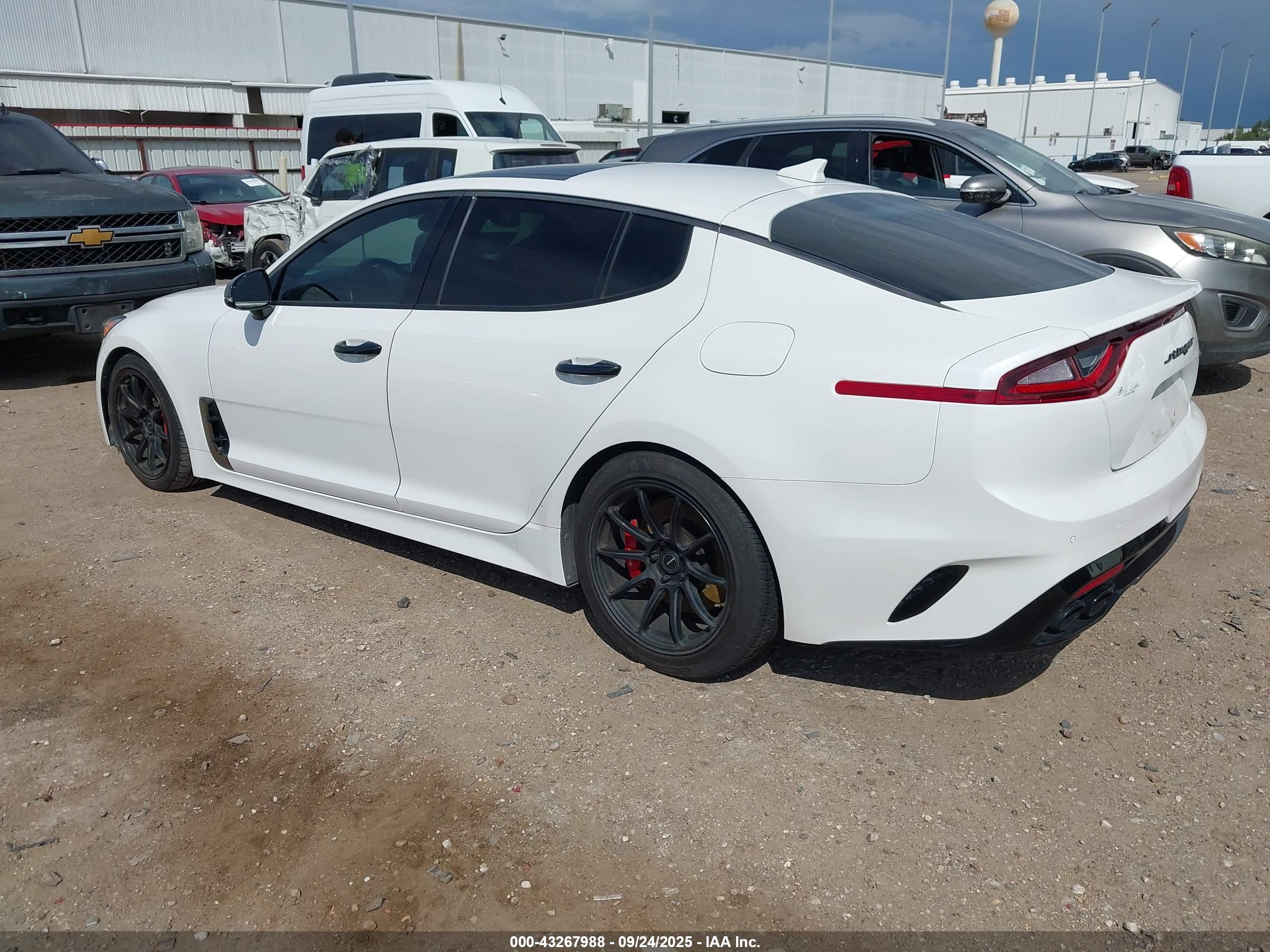 KIA STINGER image 3