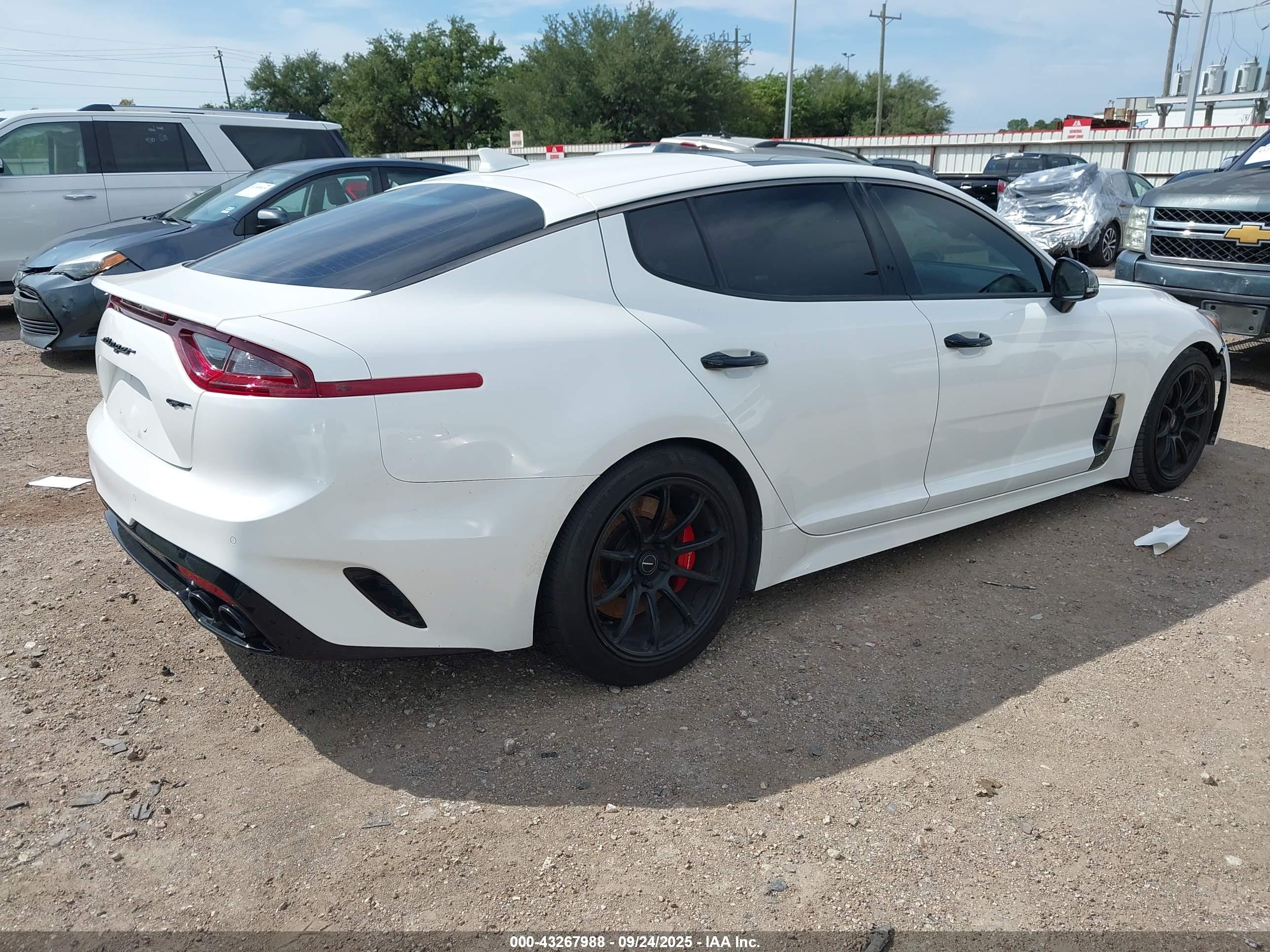 KIA STINGER image 4