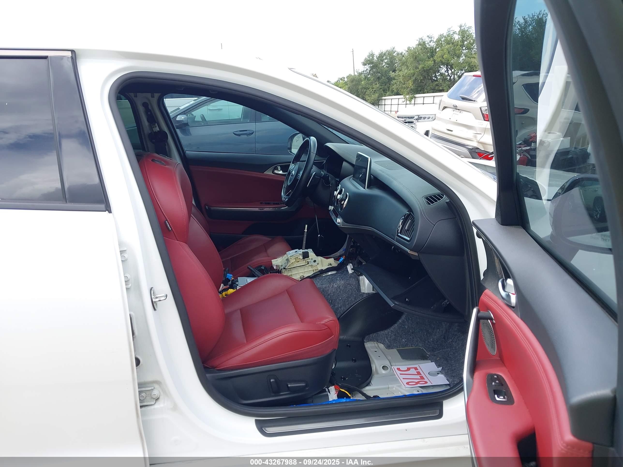 KIA STINGER image 5