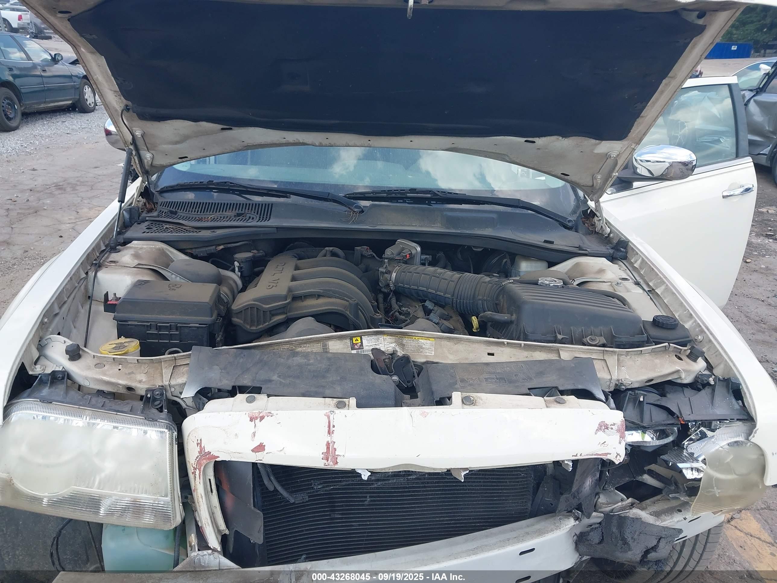 CHRYSLER 300 image 10