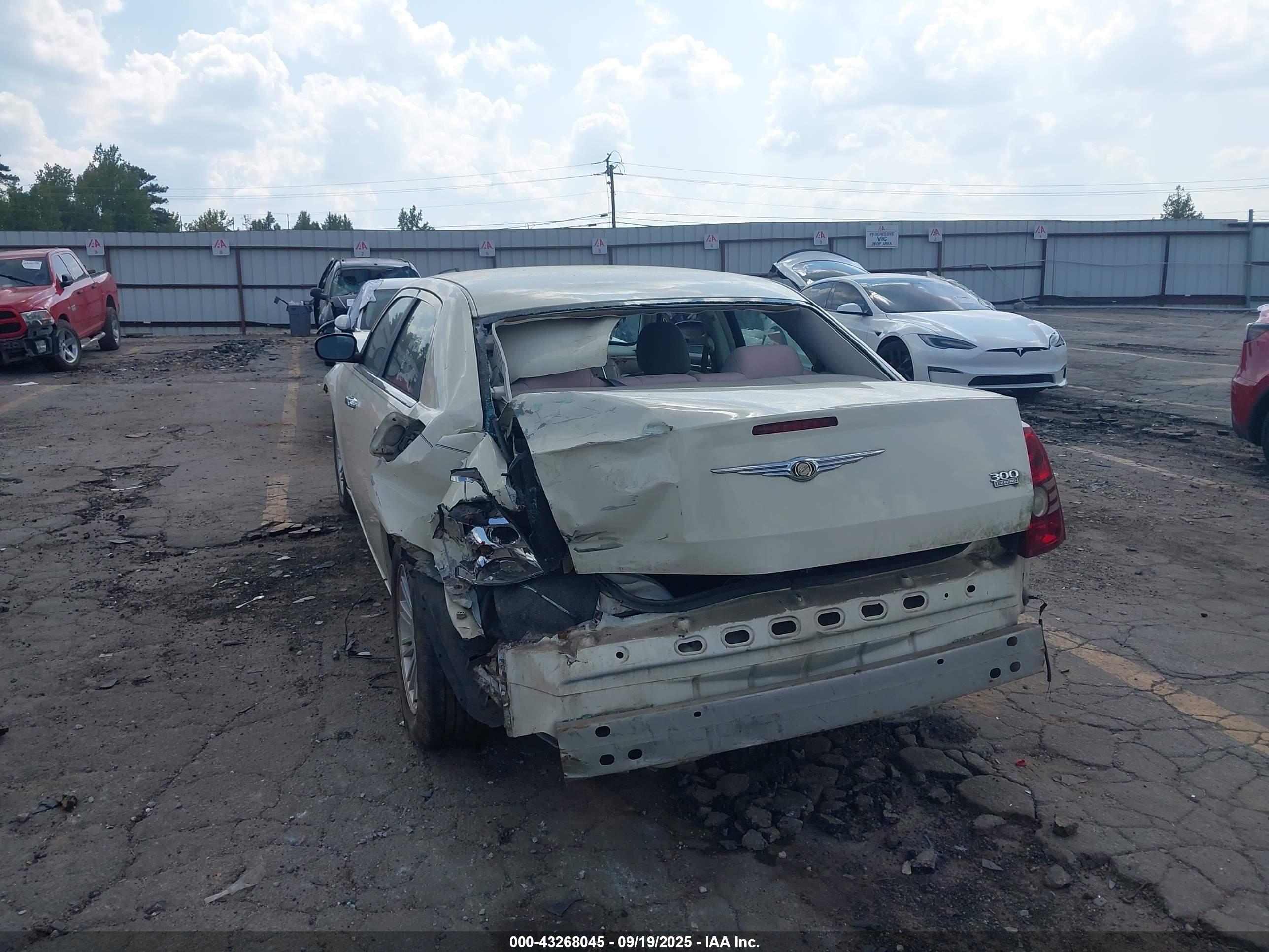 CHRYSLER 300 image 3