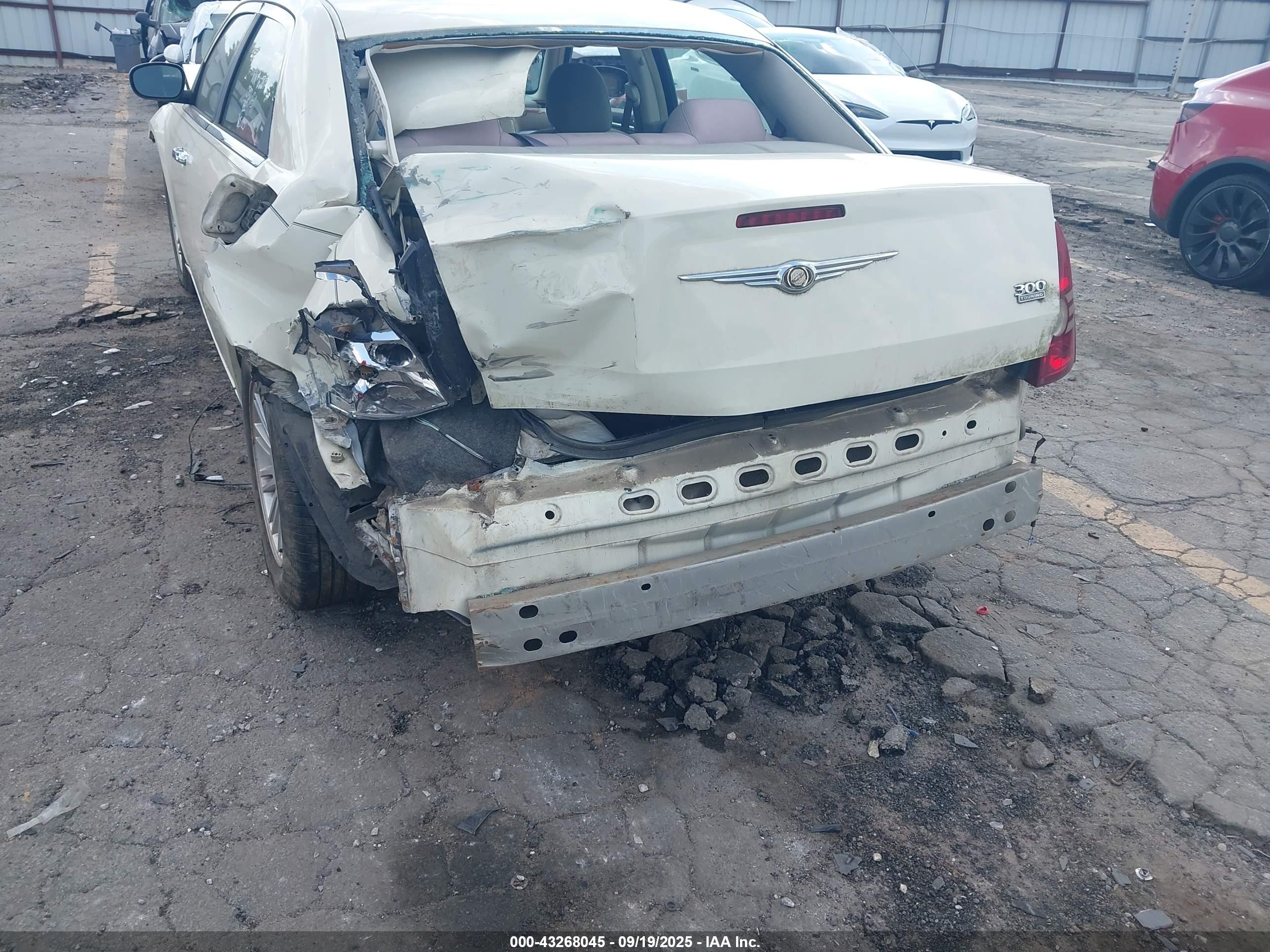 CHRYSLER 300 image 6