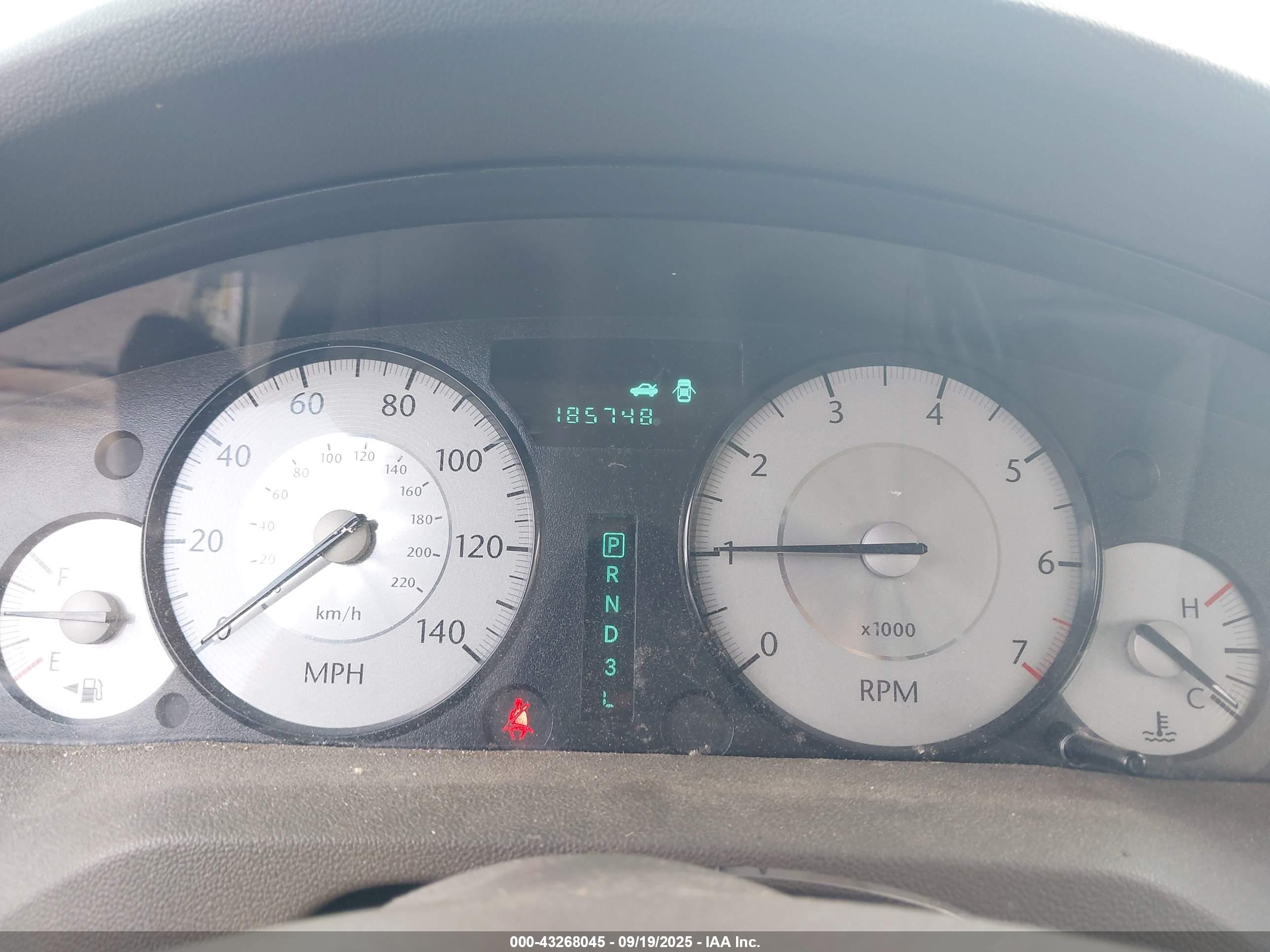 CHRYSLER 300 image 7