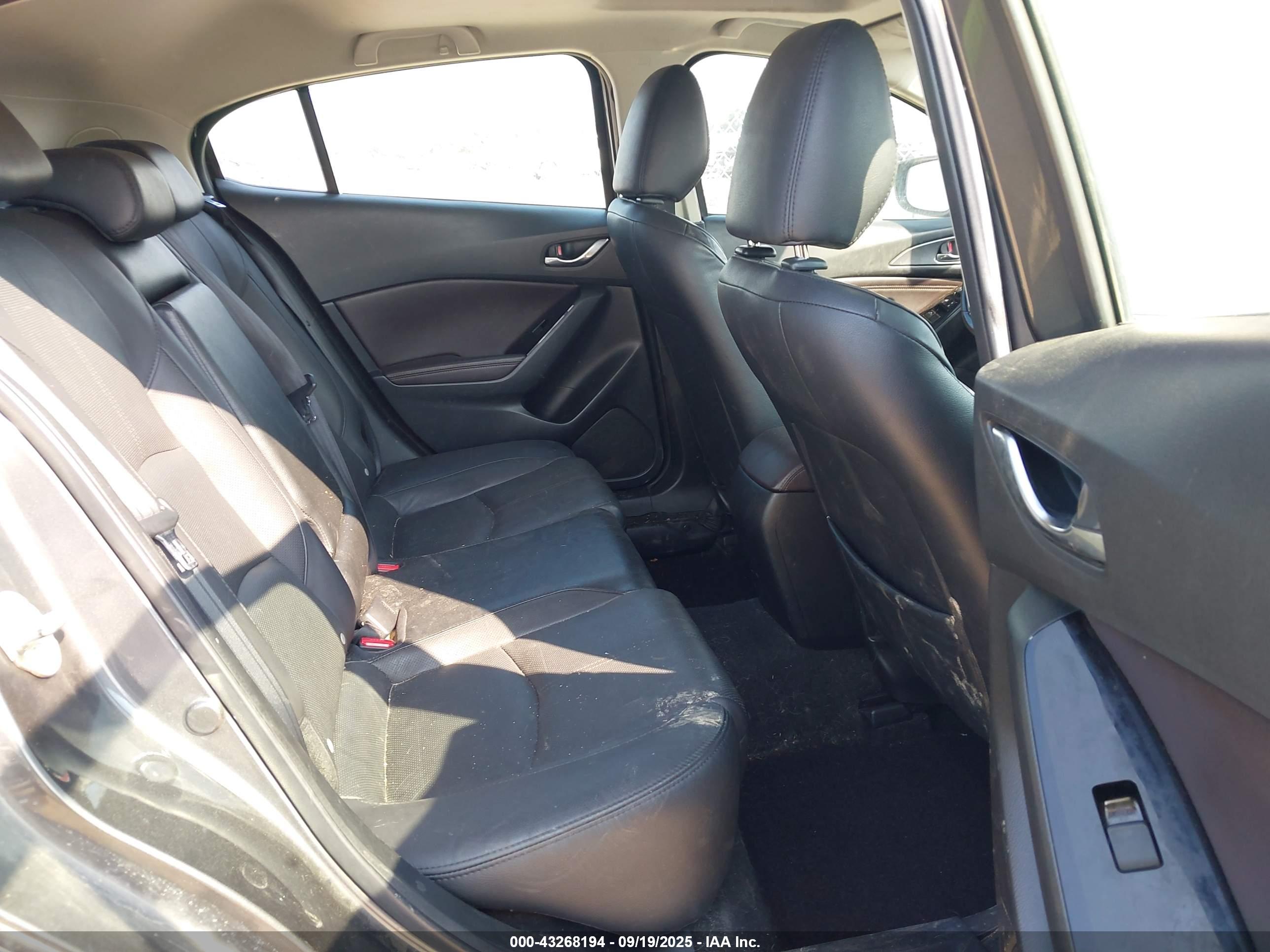 MAZDA MAZDA3 image 8