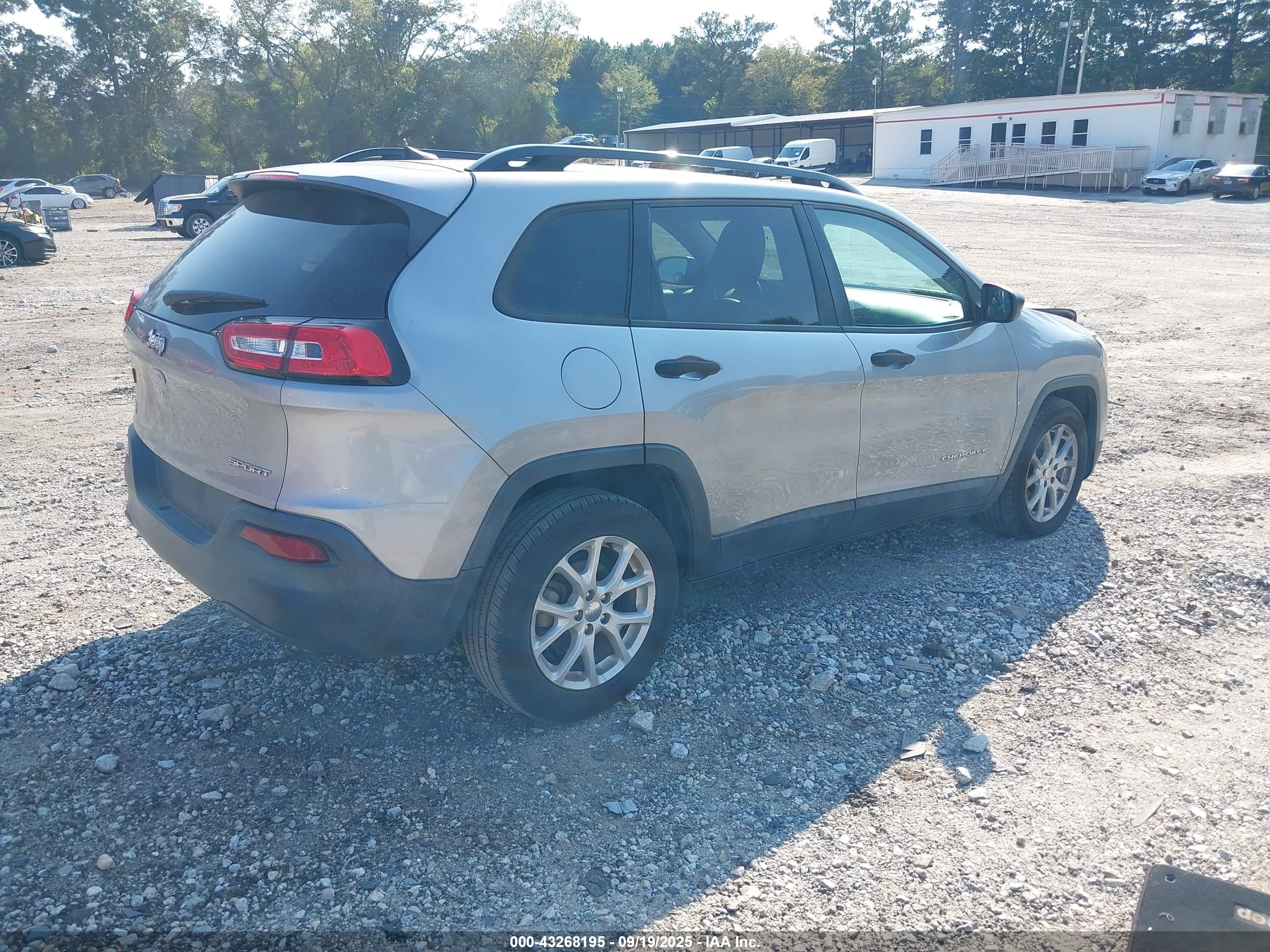 JEEP CHEROKEE image 4