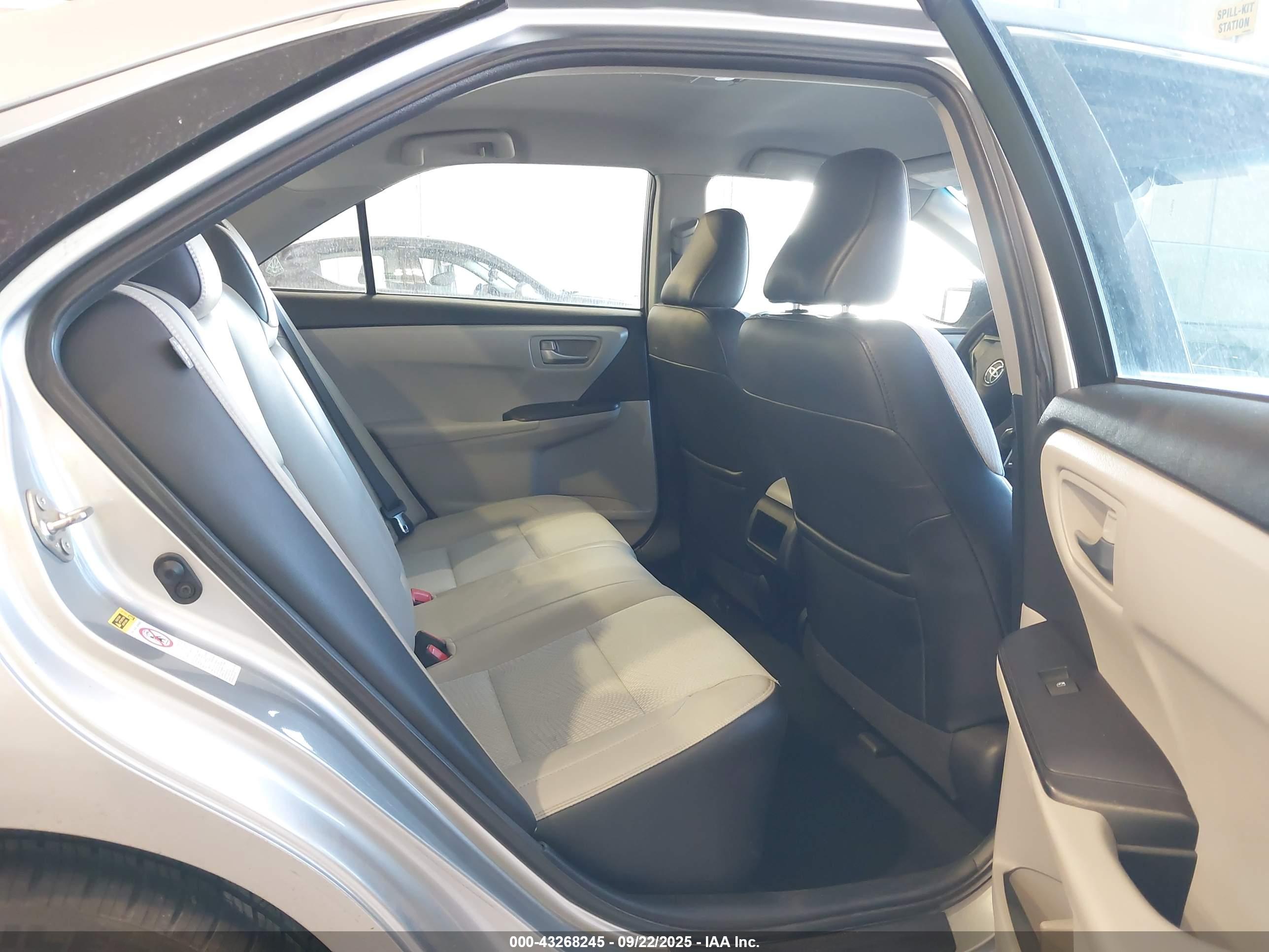 TOYOTA CAMRY image 8