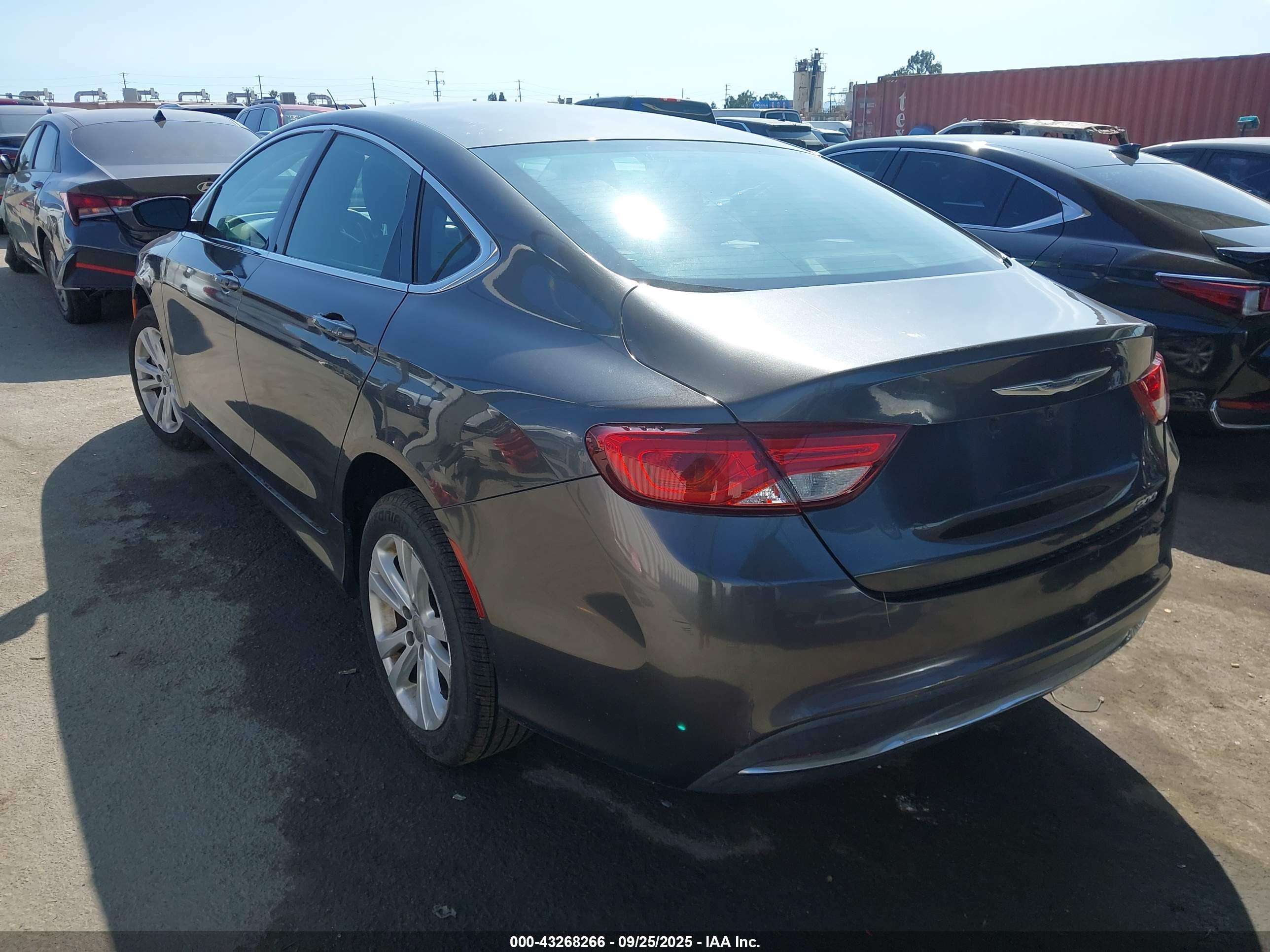 CHRYSLER 200 image 3