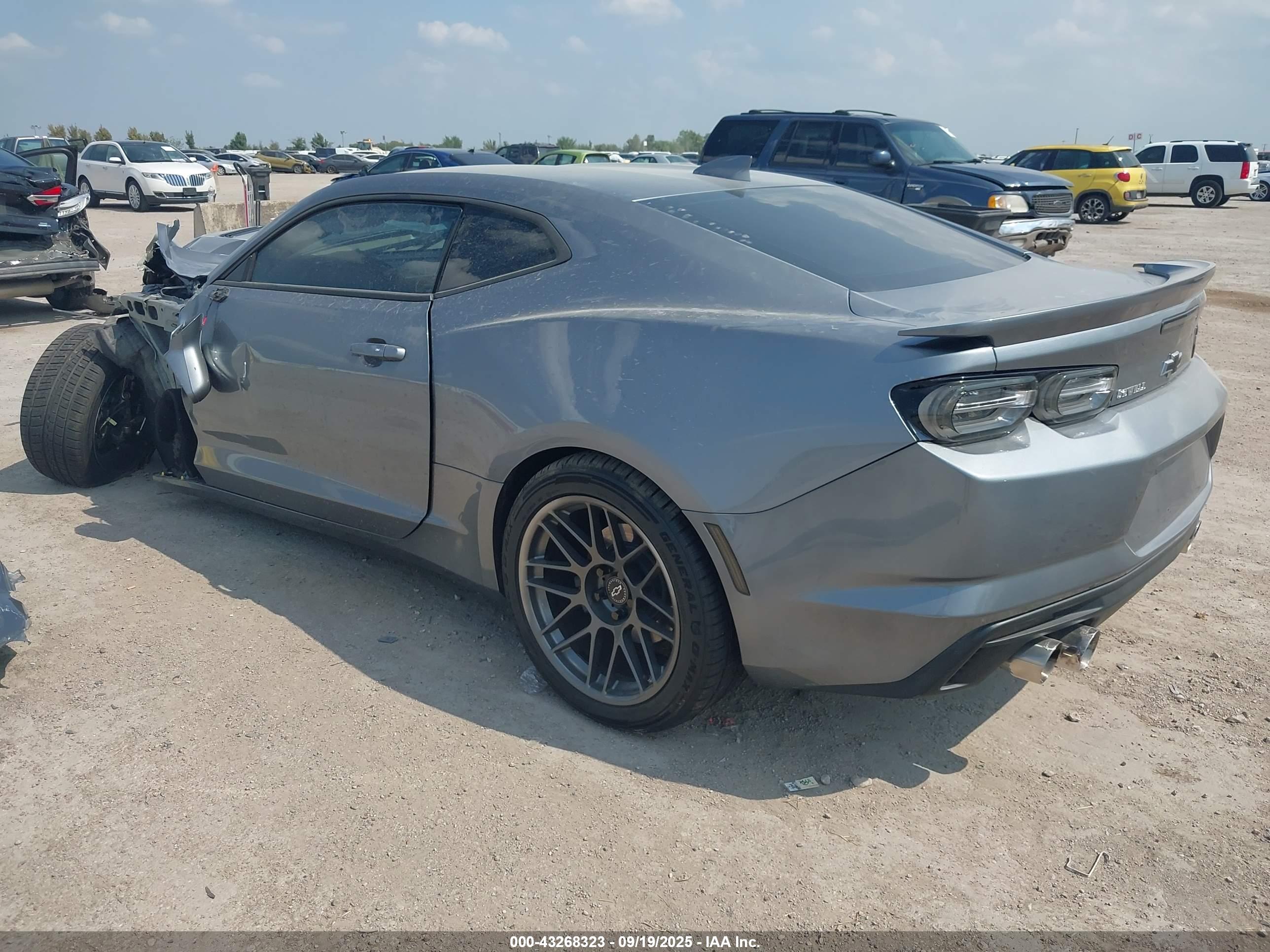 CHEVROLET CAMARO image 3