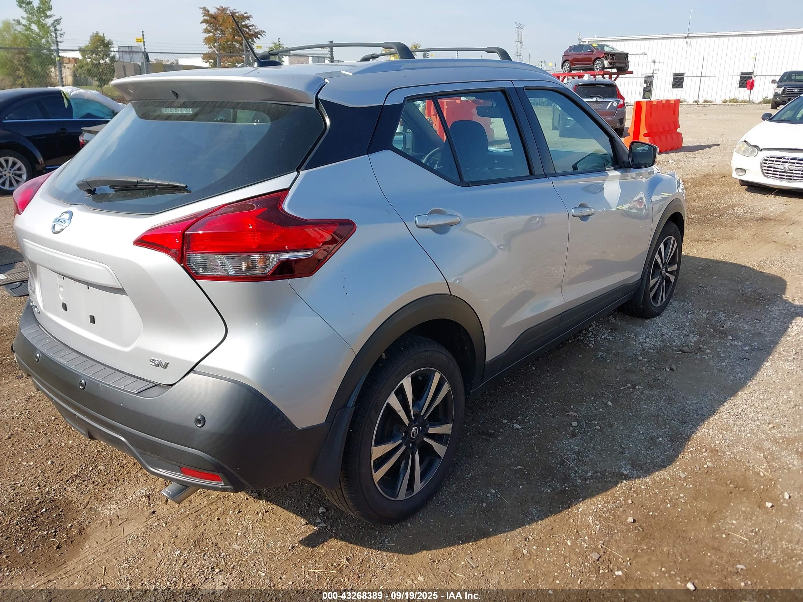 NISSAN KICKS image 4